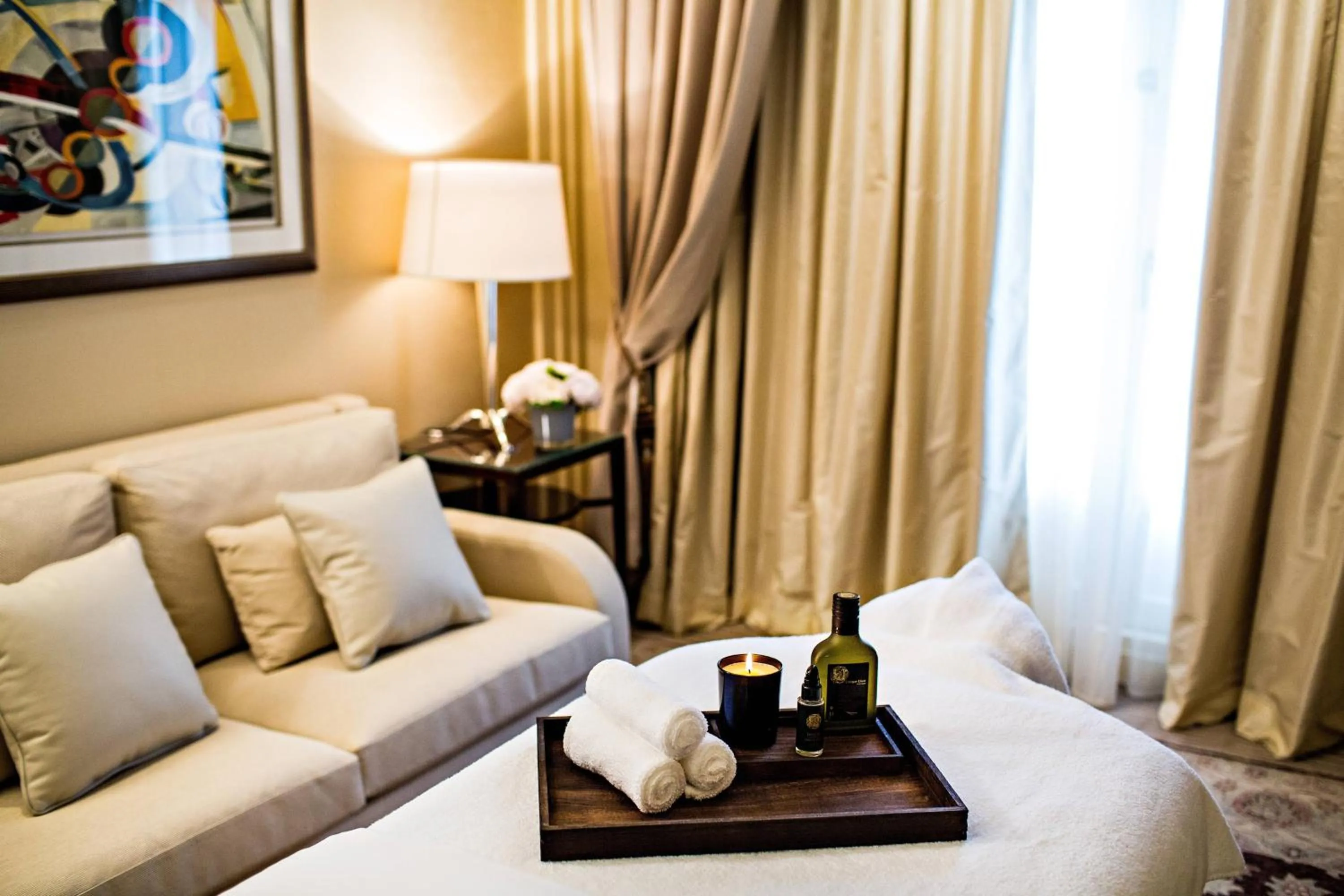 Spa and wellness centre/facilities, Bed in Prince de Galles, a Luxury Collection hotel, Paris