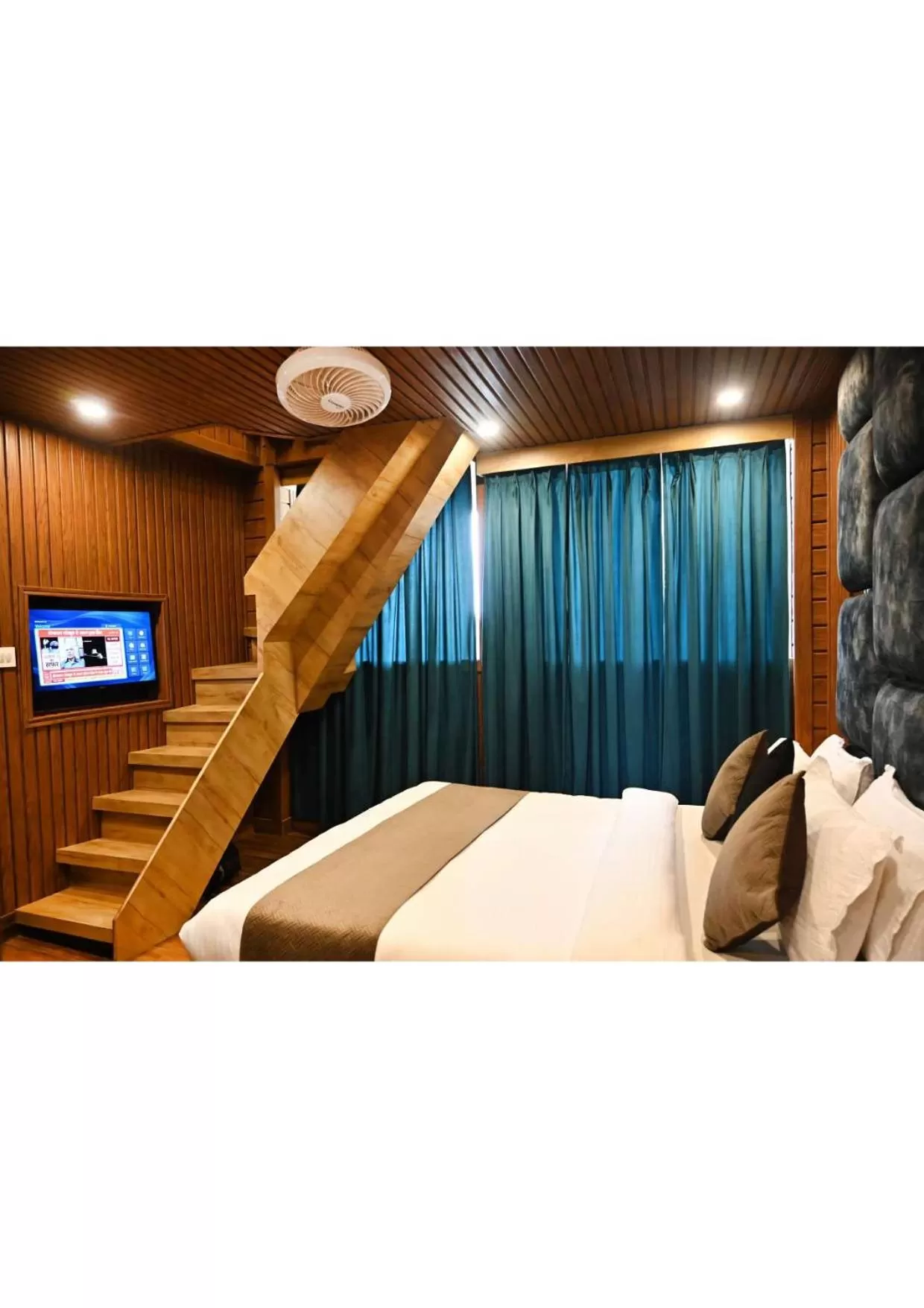 Photo of the whole room, Bed in Hotel Heritage Inn at Assi Ghat