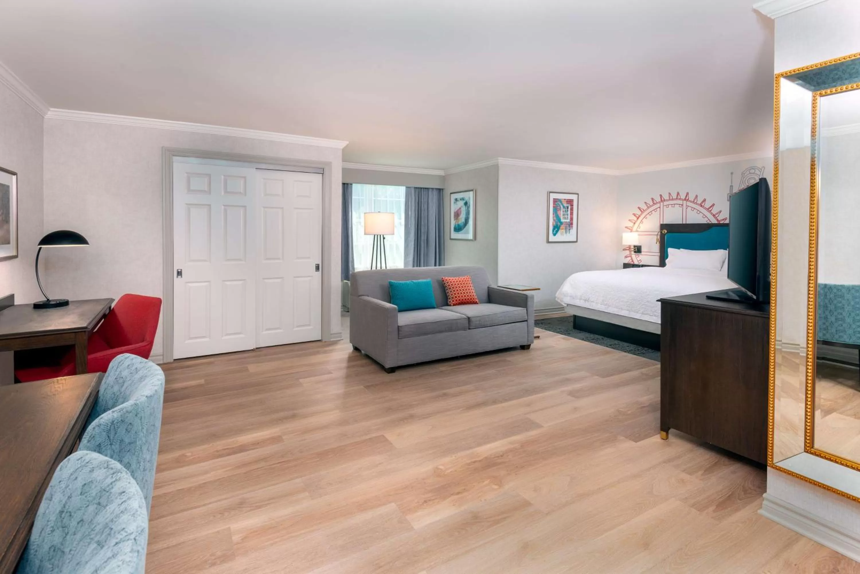 Living room, Bed in Hampton Inn Buffalo-Williamsville