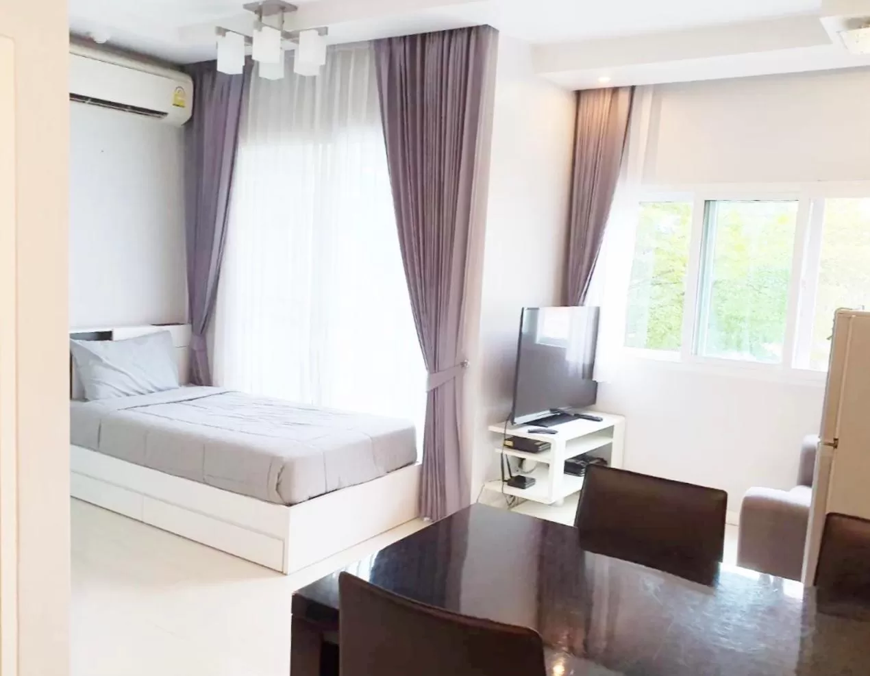 Bed in The Sriracha Residence