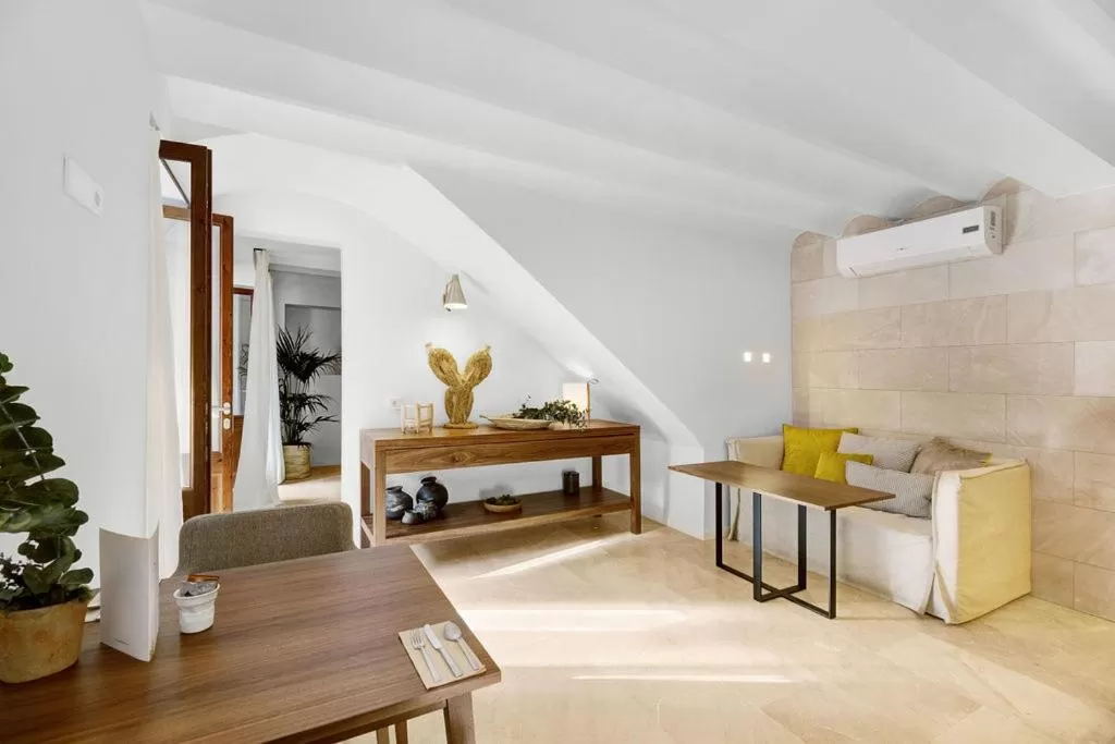 Seating area in L'Avenida