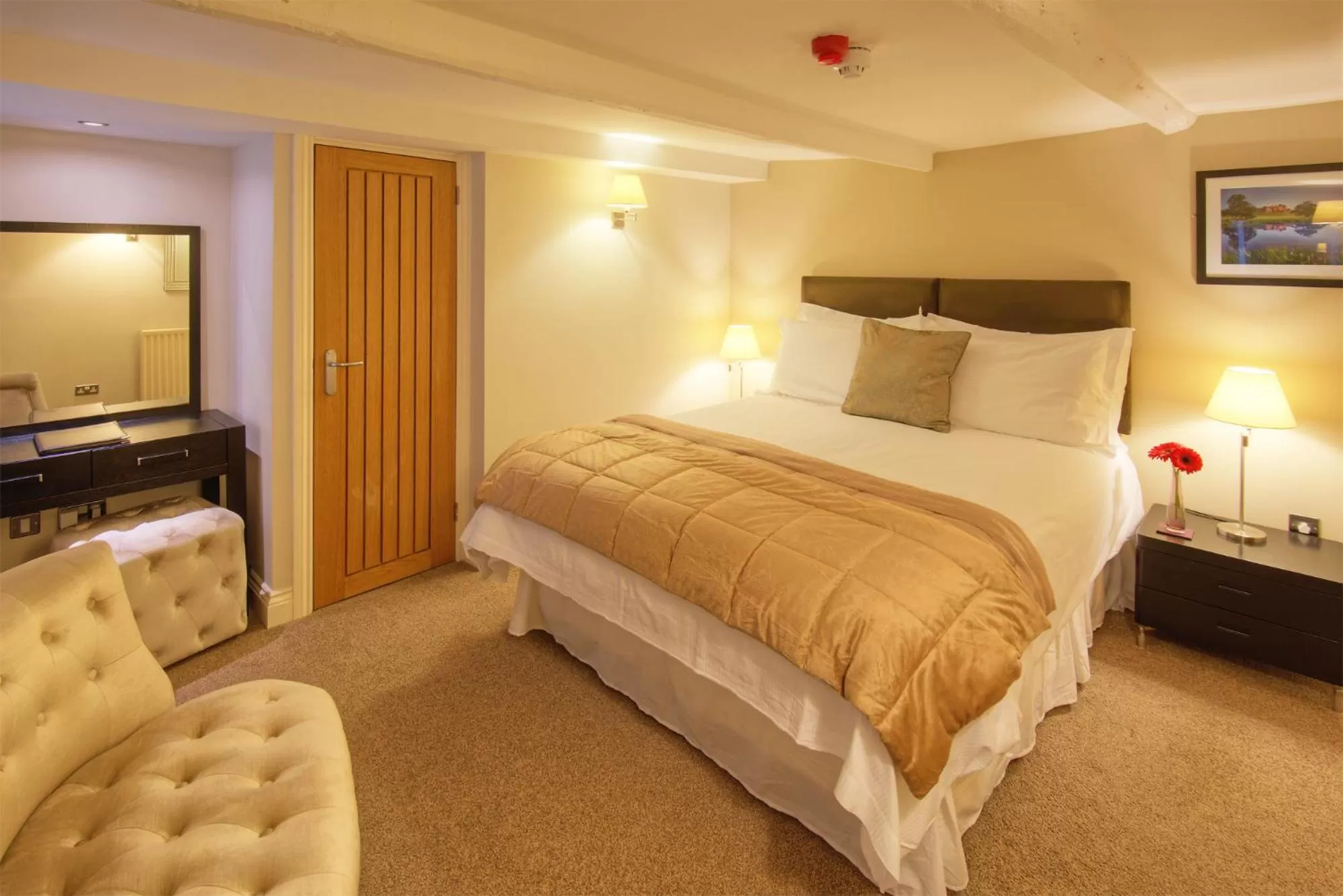 Bedroom, Bed in The Bondgate Boutique