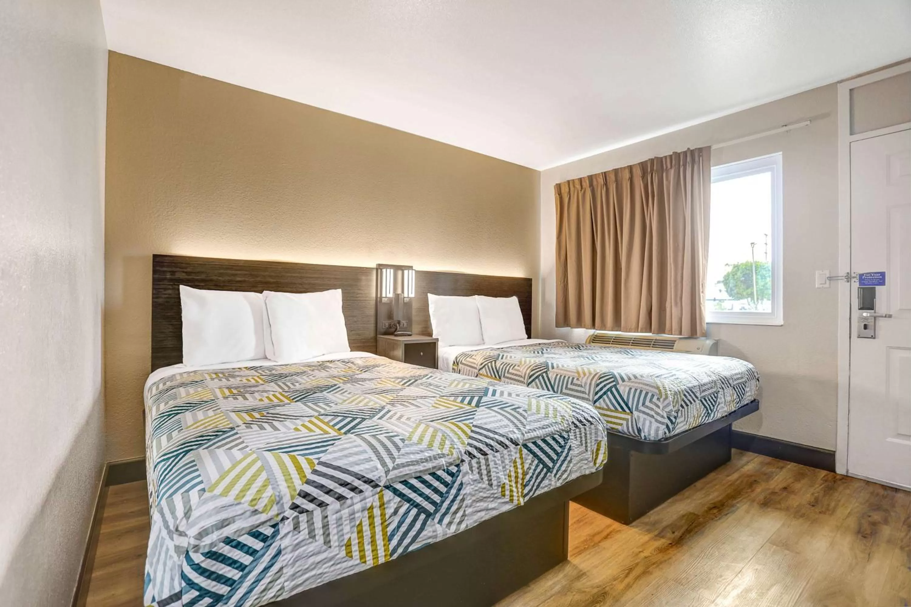 Photo of the whole room, Bed in Motel 6-San Bernardino, CA - South