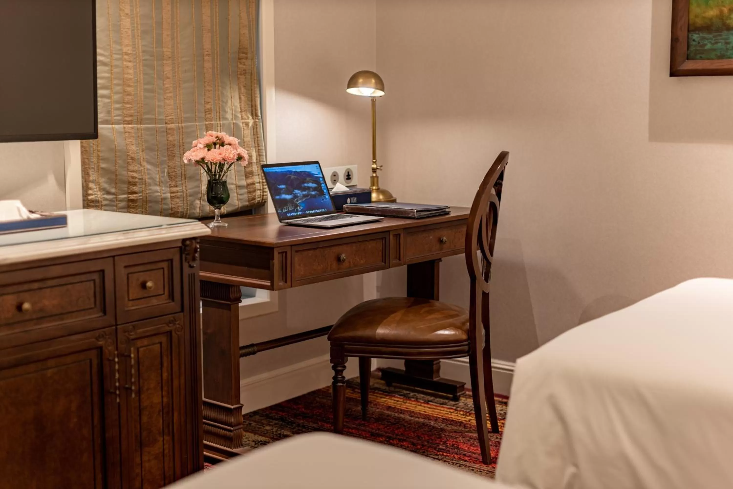 hair dresser, Bed in The Lapis Hotel