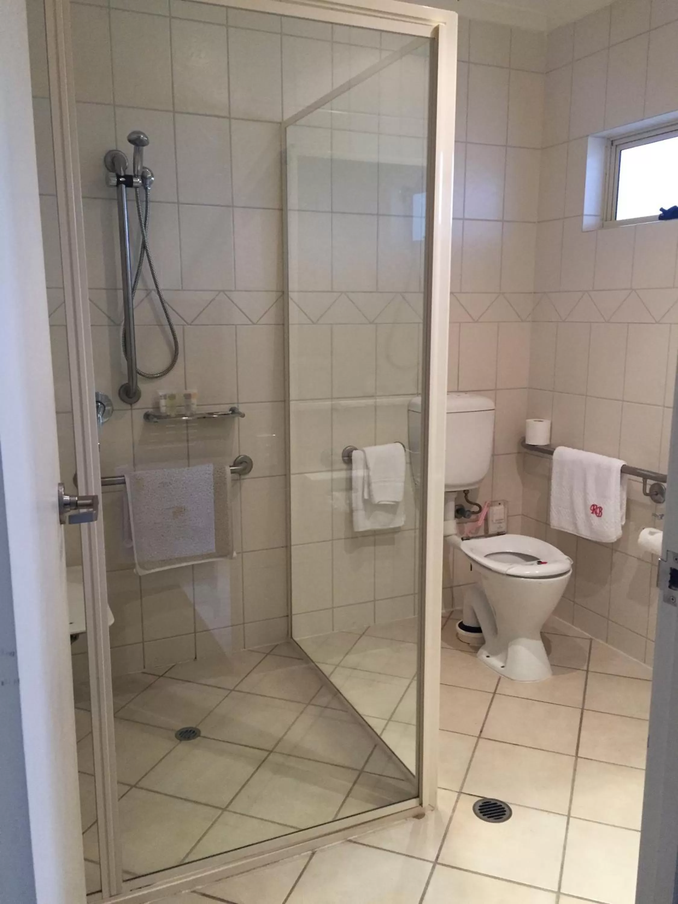 Toilet in Red Bridge Motor Inn