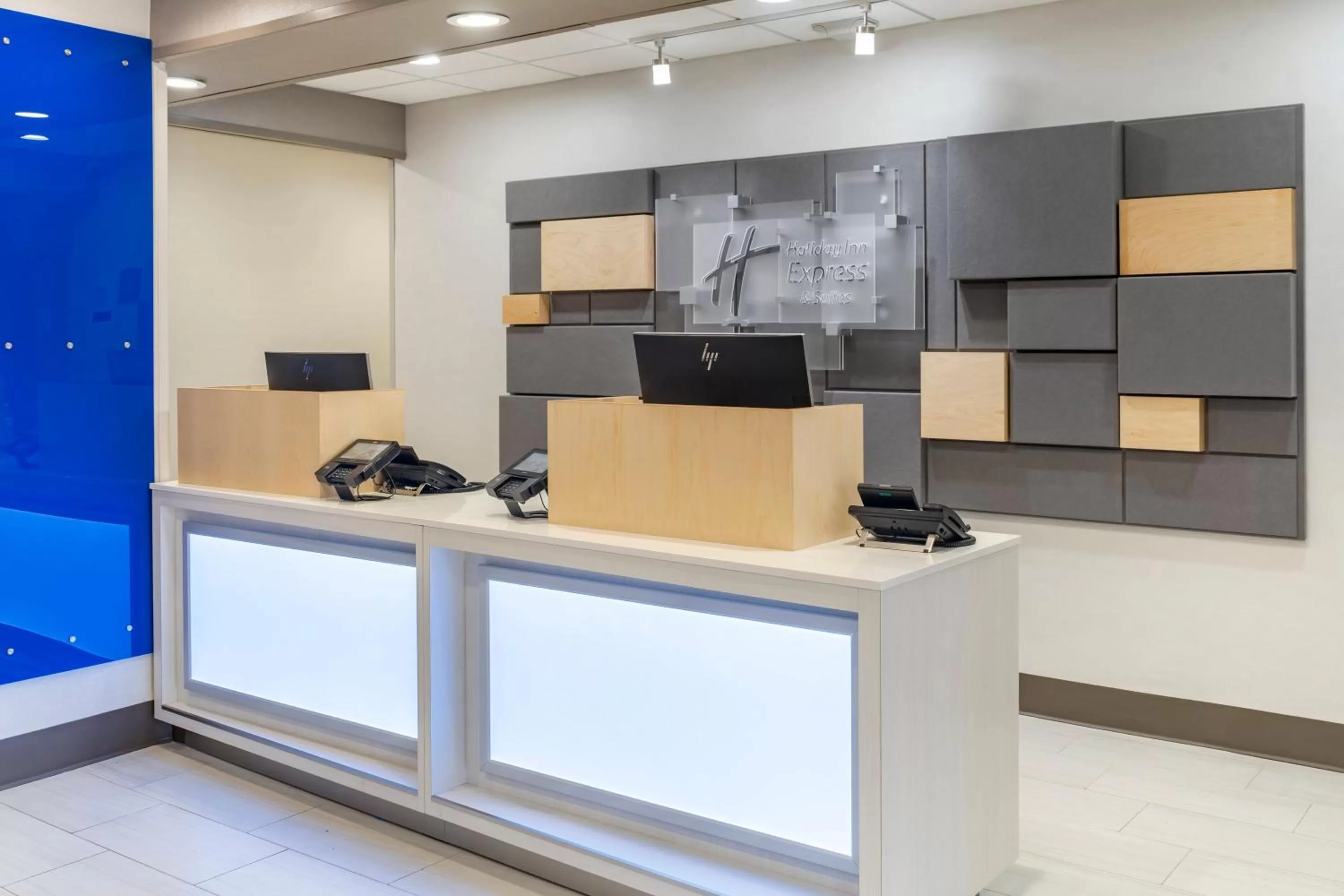 Property building in Holiday Inn Express Hotel & Suites Albuquerque Midtown by IHG