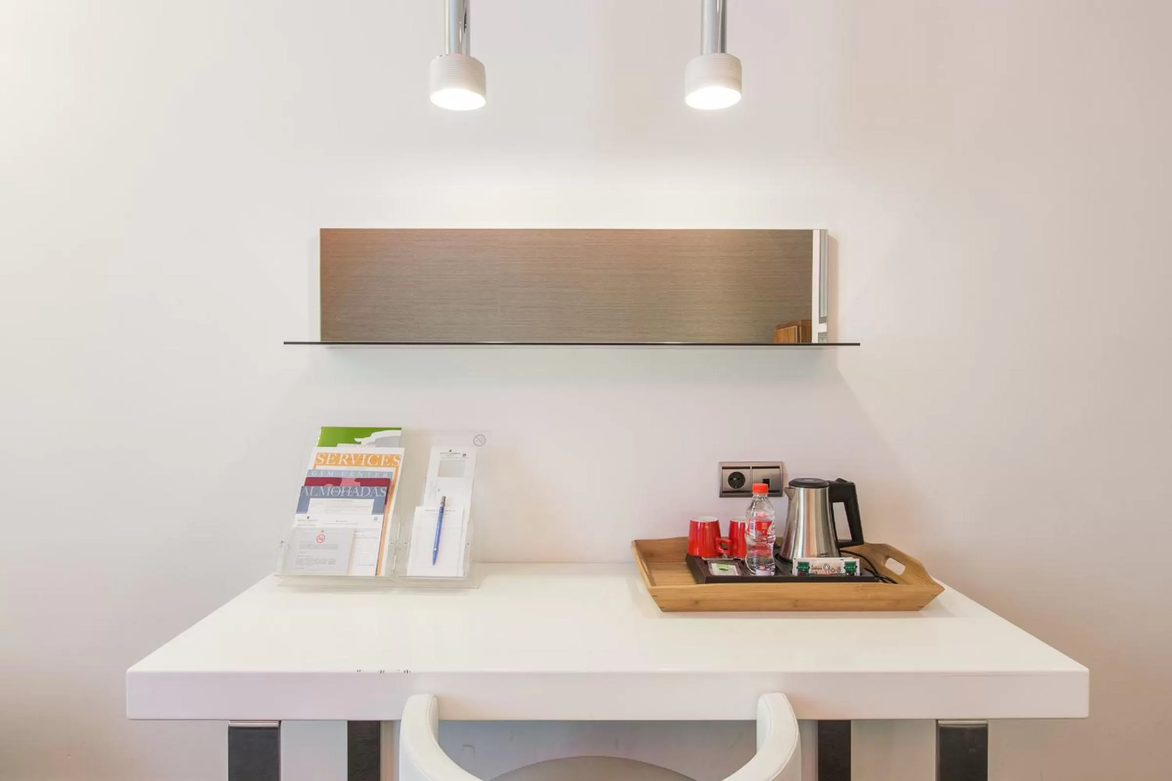 Coffee/tea facilities in Hotel Carlton