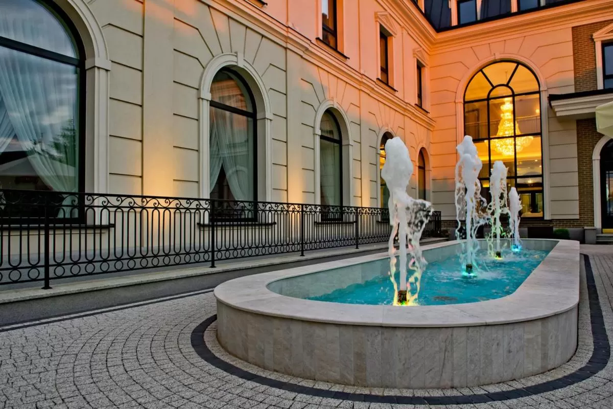 Property building in Hotel Mansor