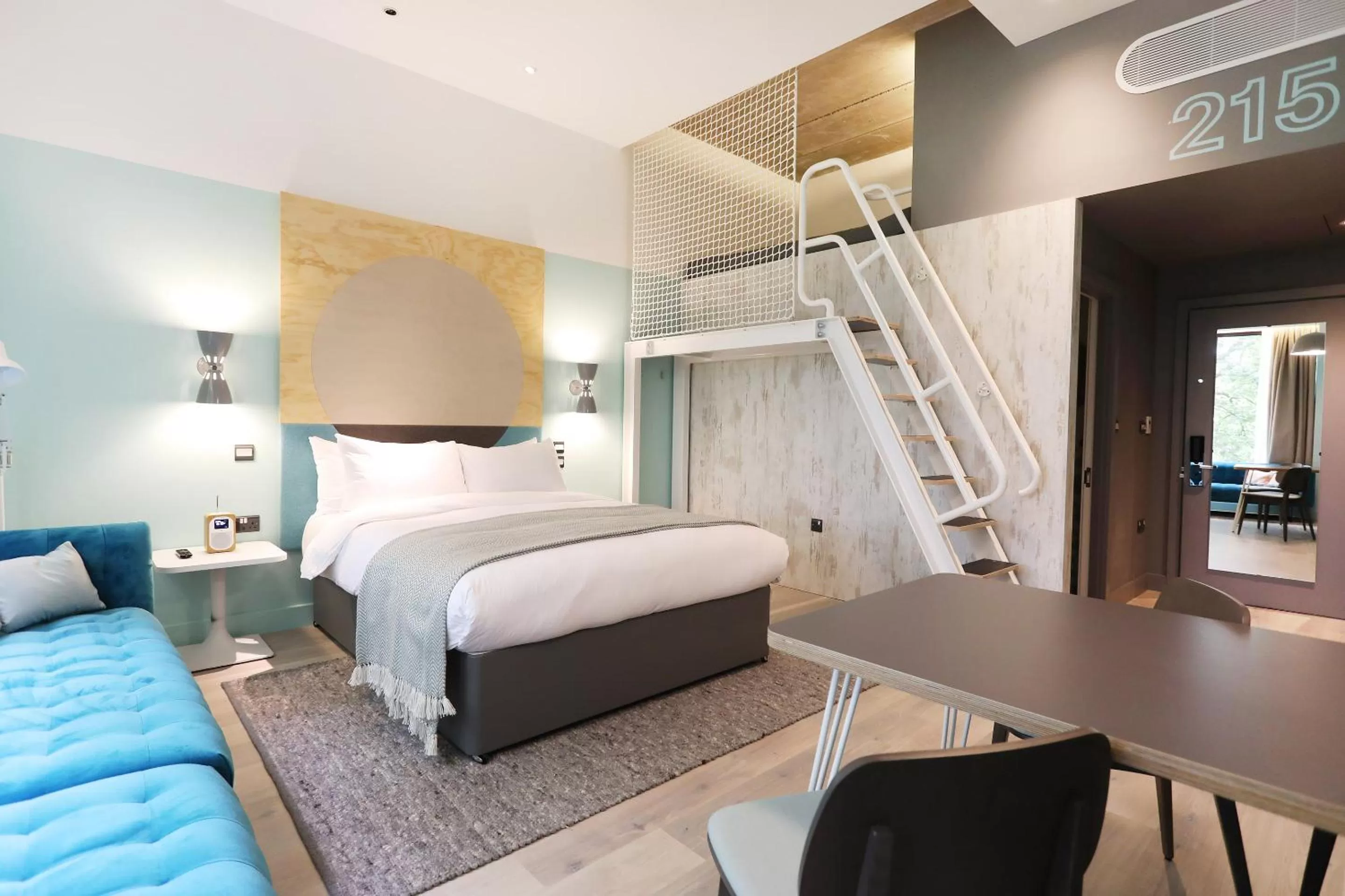 Bedroom, Bed in room2 Southampton Hometel