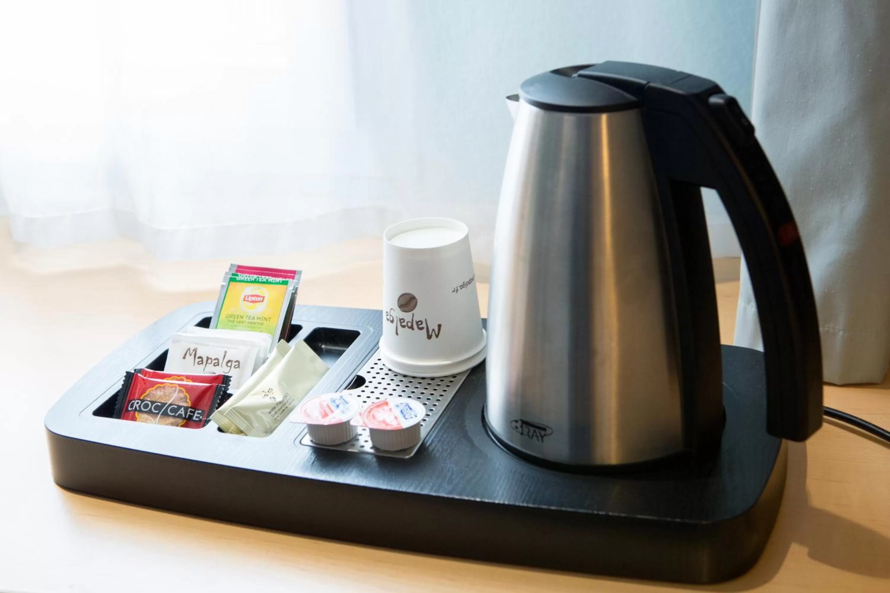 Coffee/tea facilities in ibis Cherbourg La Glacerie