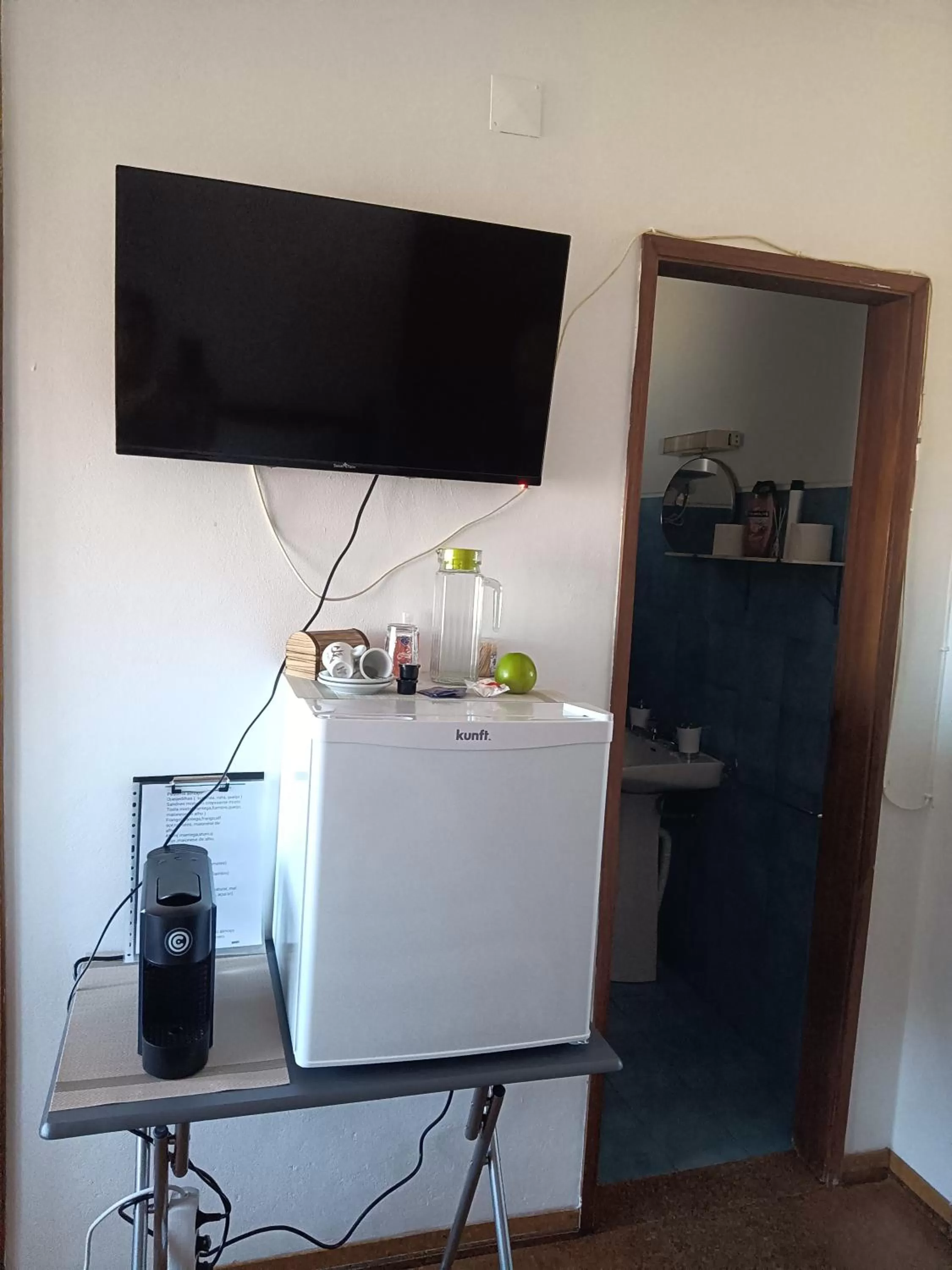 TV/Entertainment Center in Alojamento Local Largo da Igreja