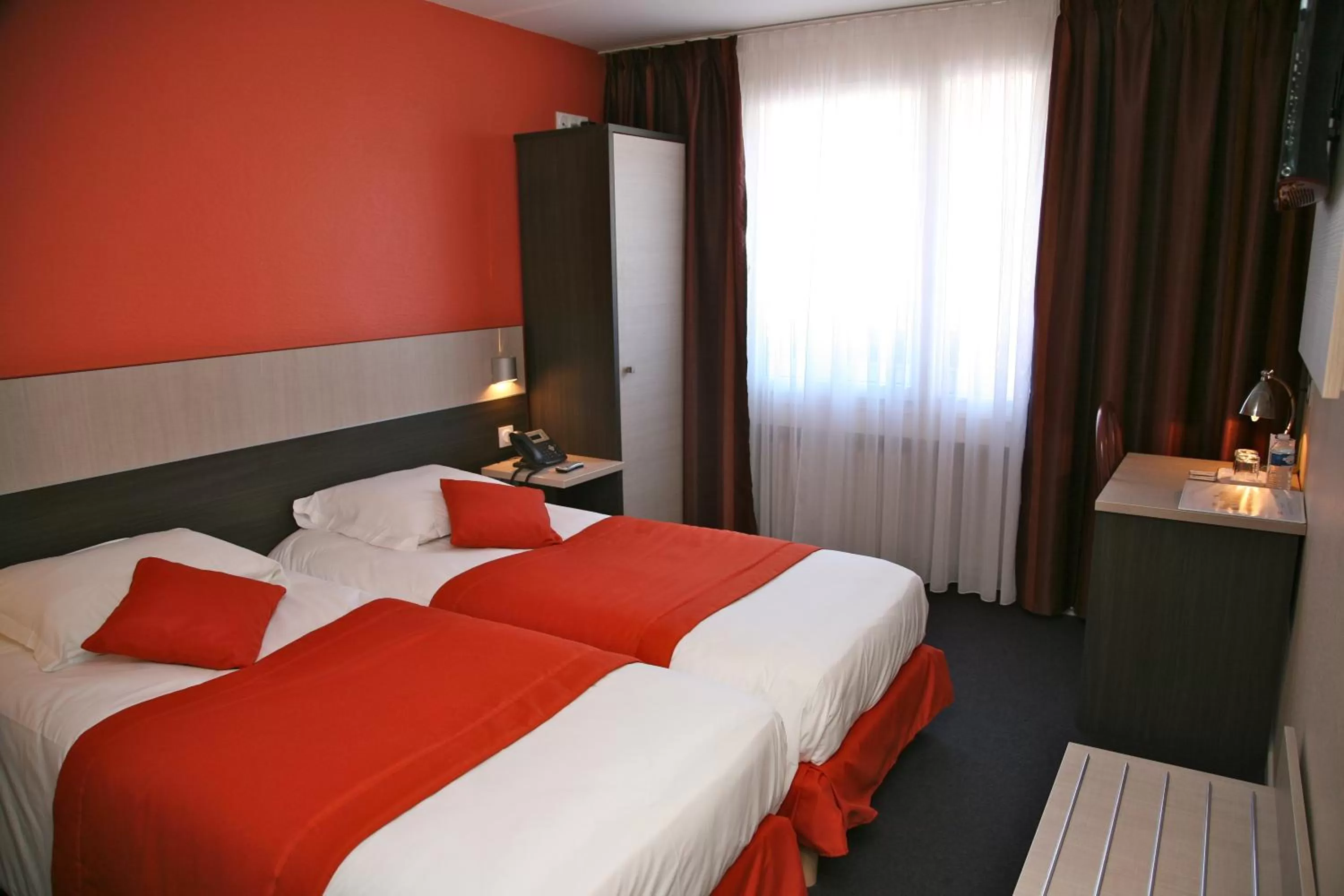 Bed in Logis Hôtel- Restaurant La Renaissance