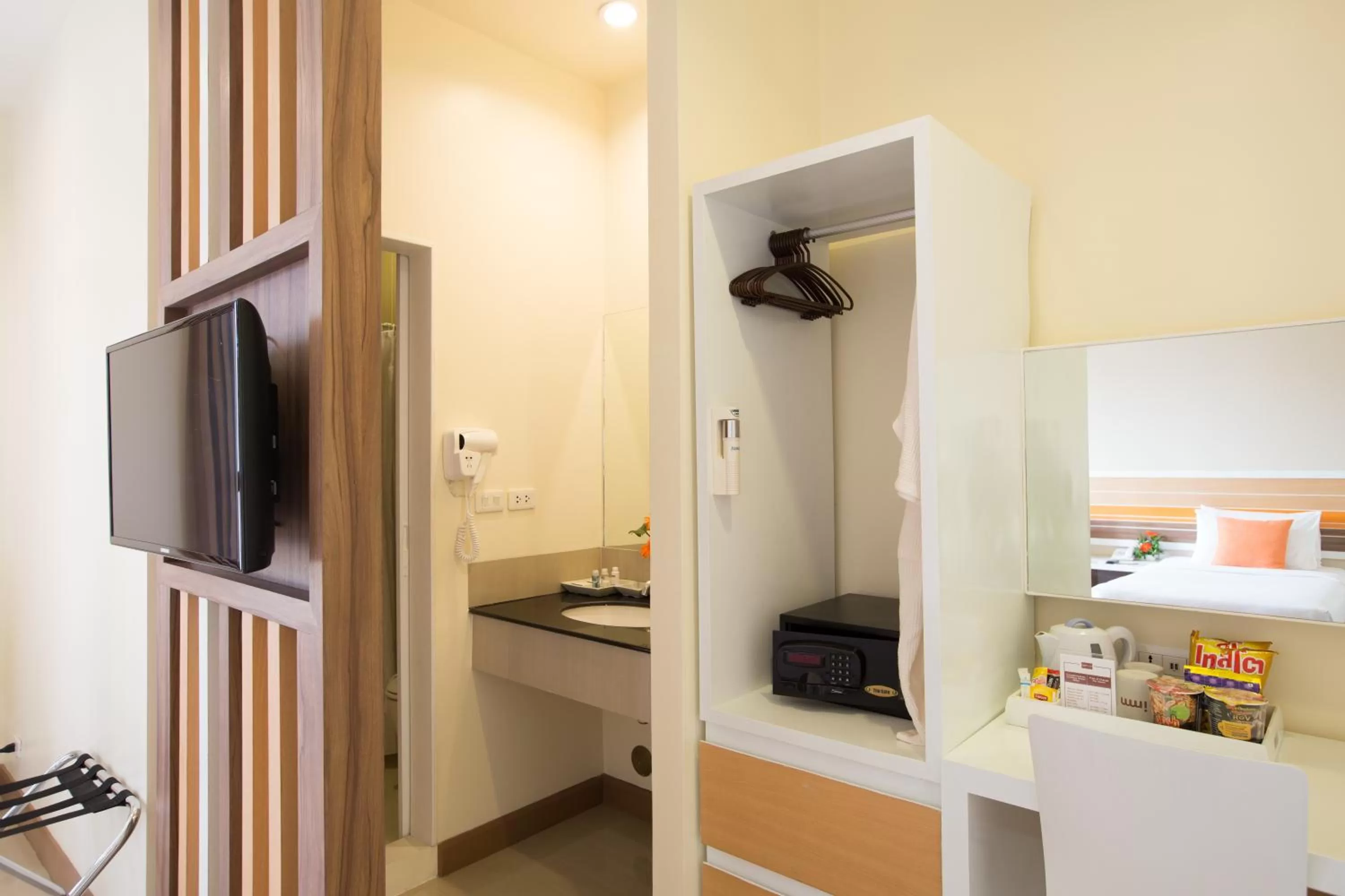 TV and multimedia in Imm Hotel Thaphae Chiang Mai