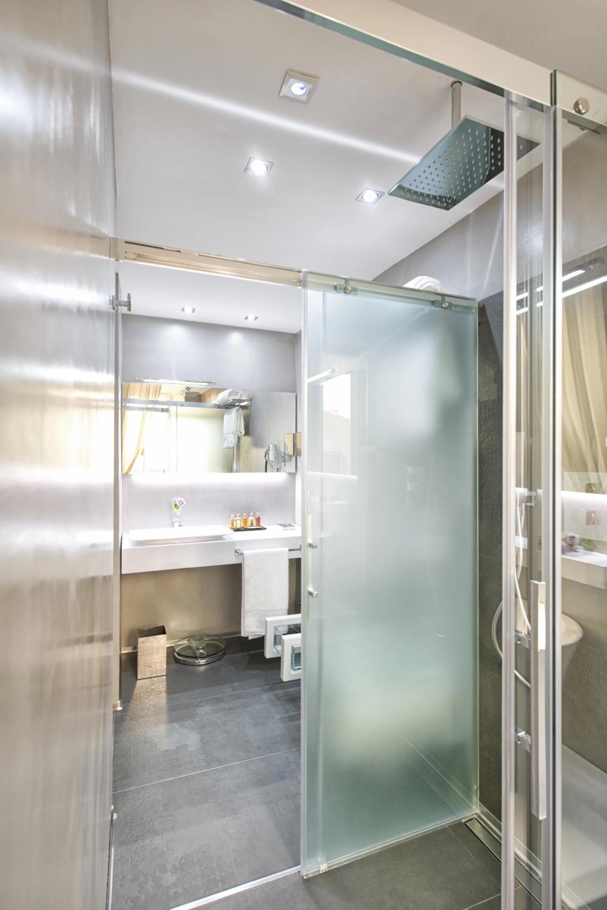 Shower in Domus Libera