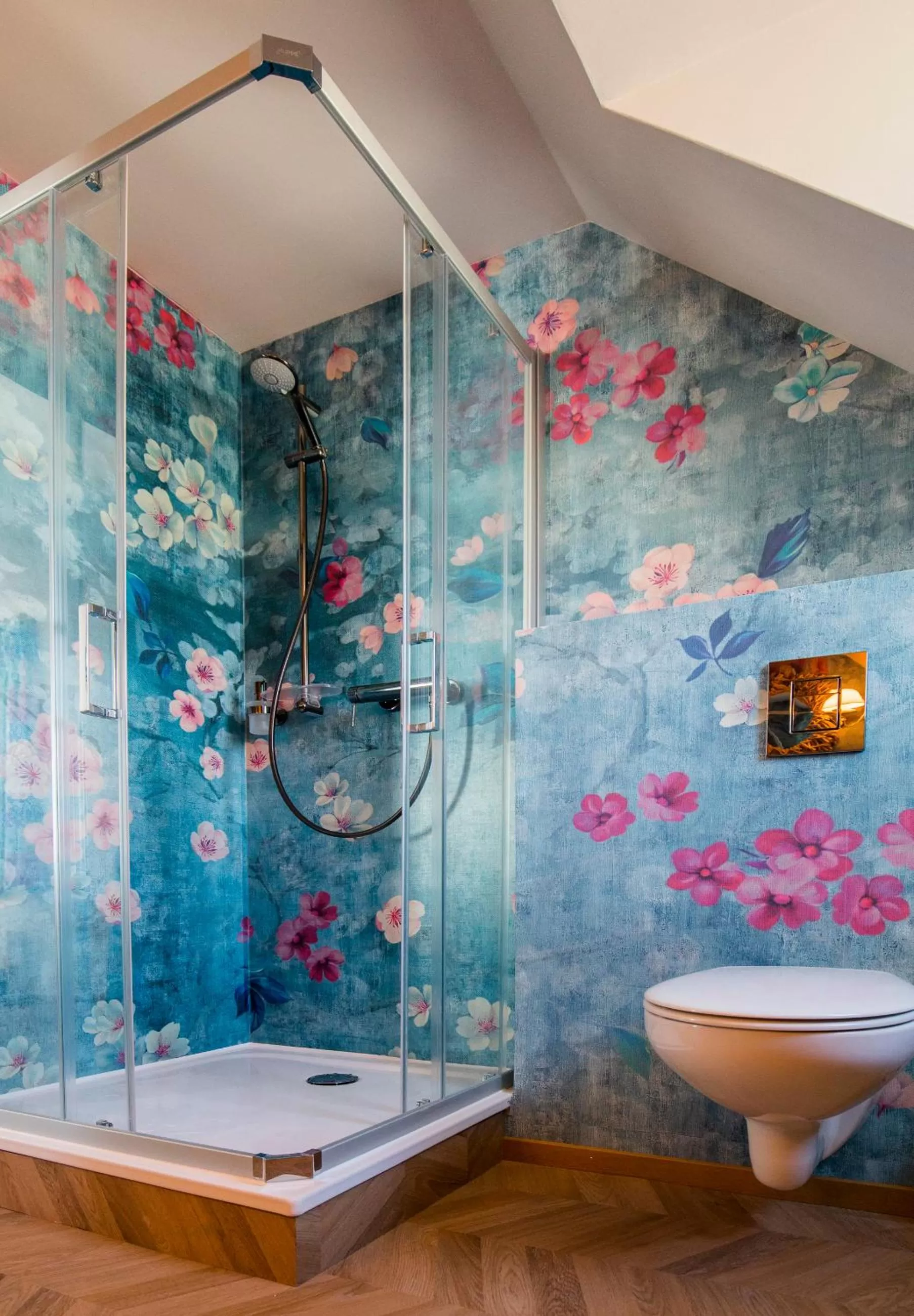 Shower in The Henry Self Check-In Guesthouse