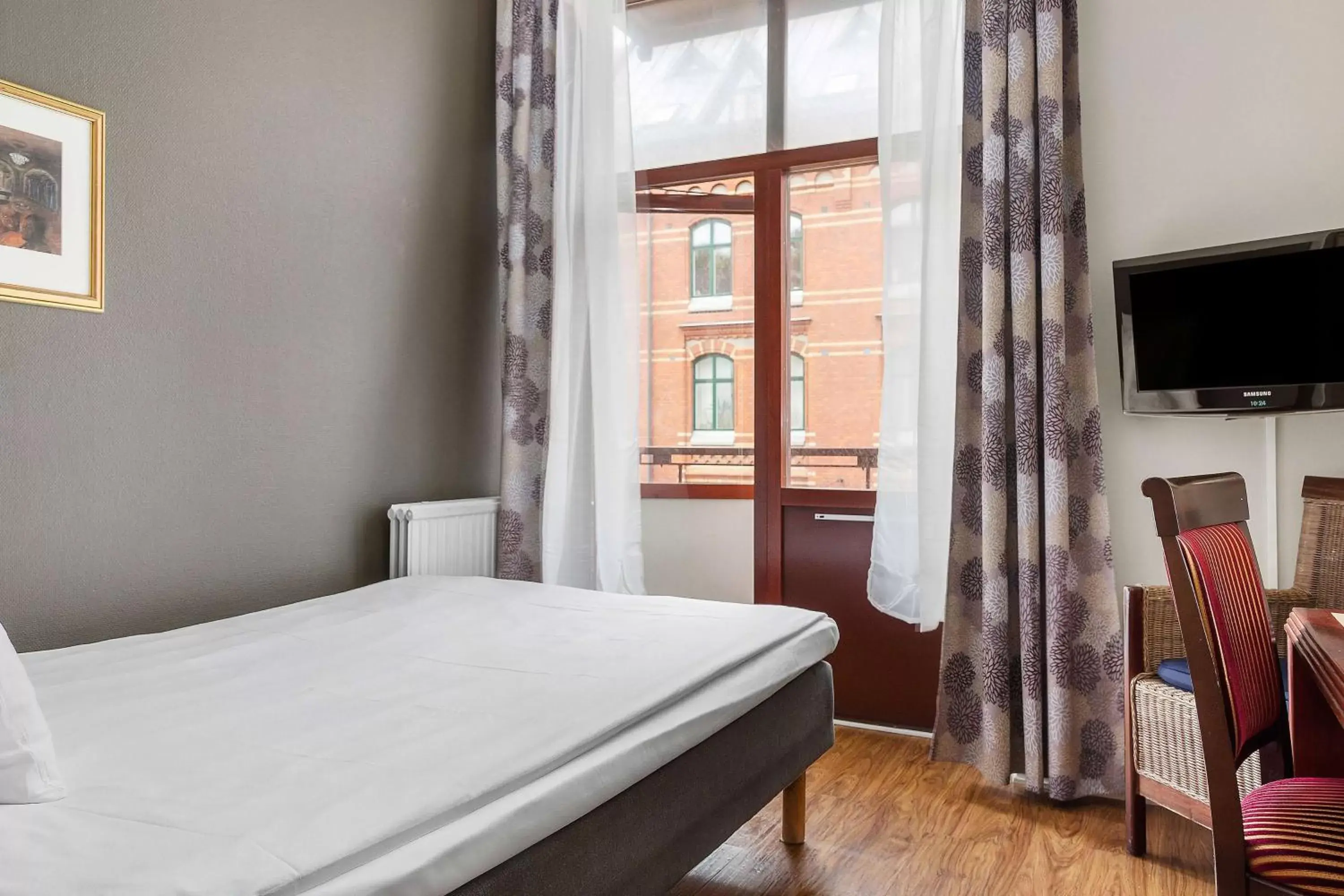 Economy Double Room - Non-Smoking in Best Western Tidbloms Hotel Economy Double Room - Non-Smoking in Best Western Tidbloms Hotel