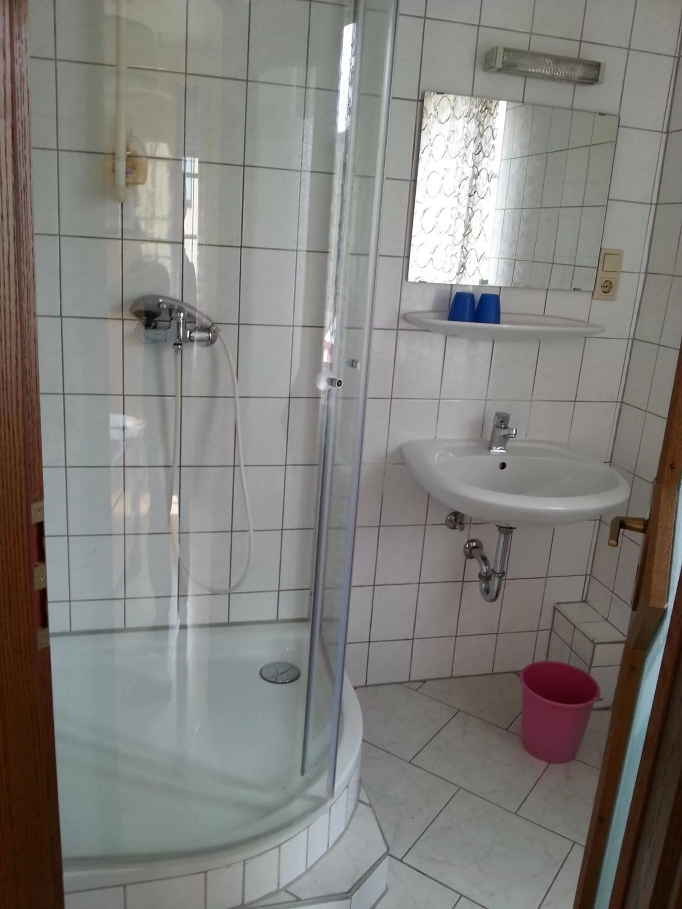 Shower in Adler Gaststube Hotel Biergarten