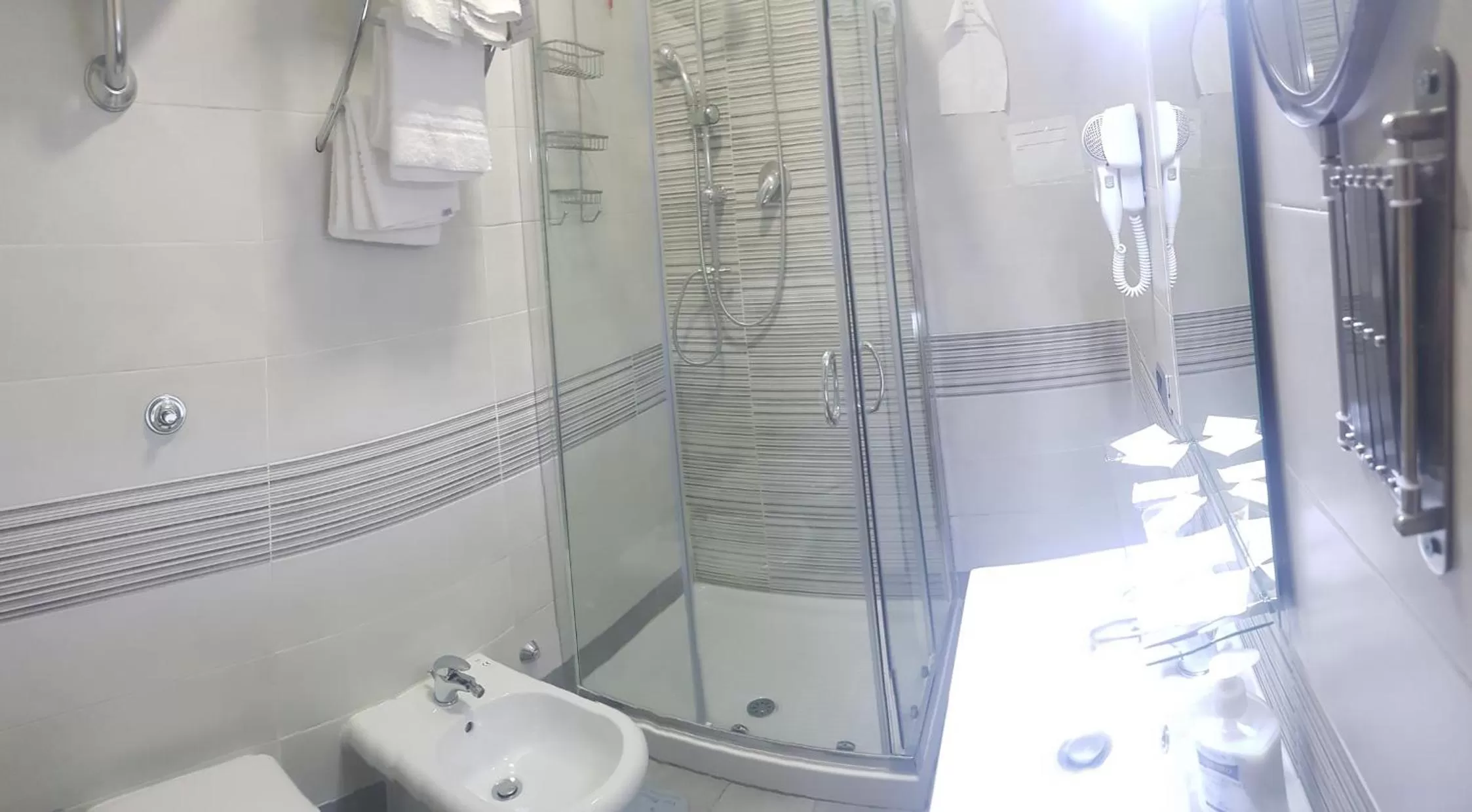 Shower in B&B Donn'anna