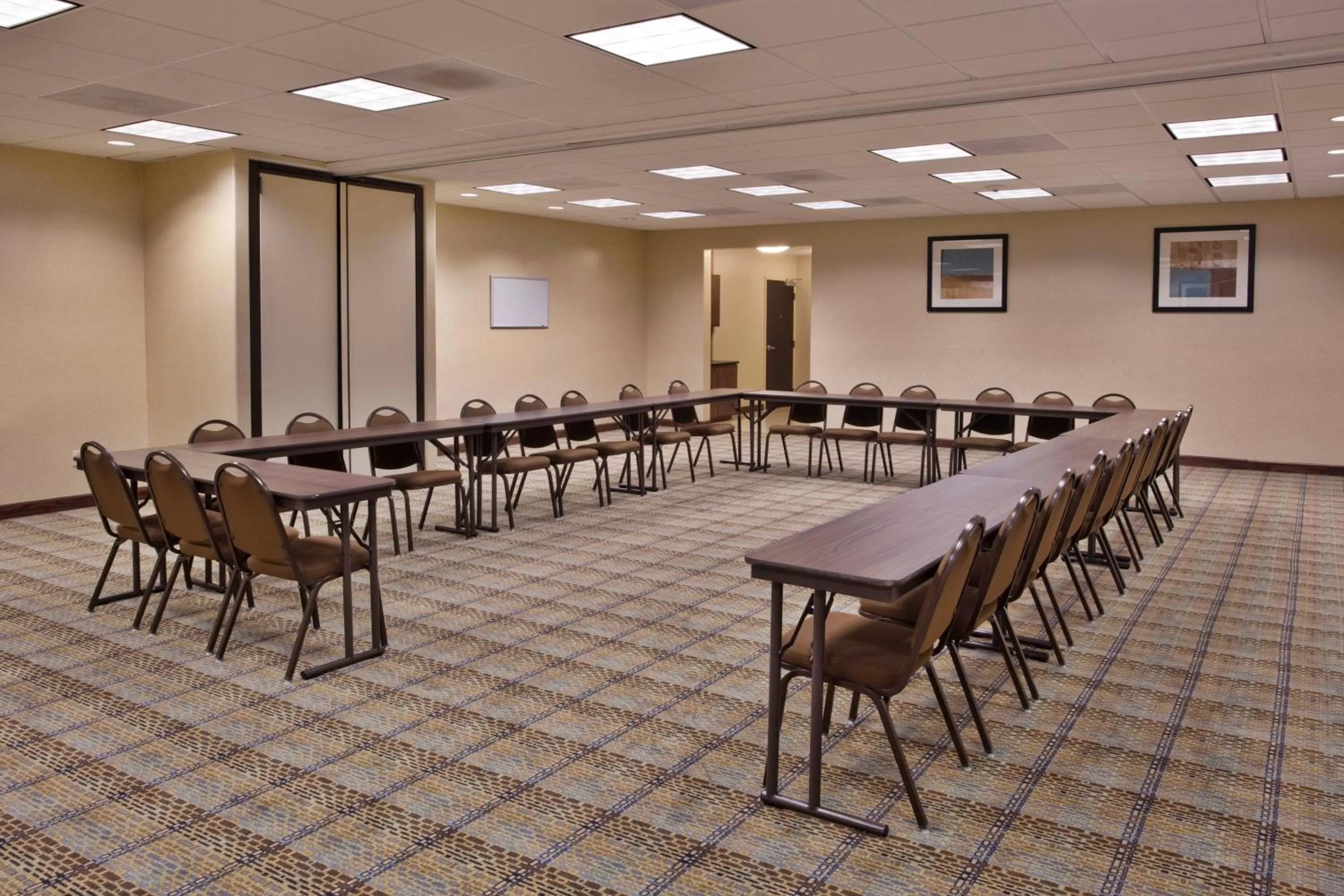 Meeting/conference room in Holiday Inn Express & Suites Moultrie by IHG