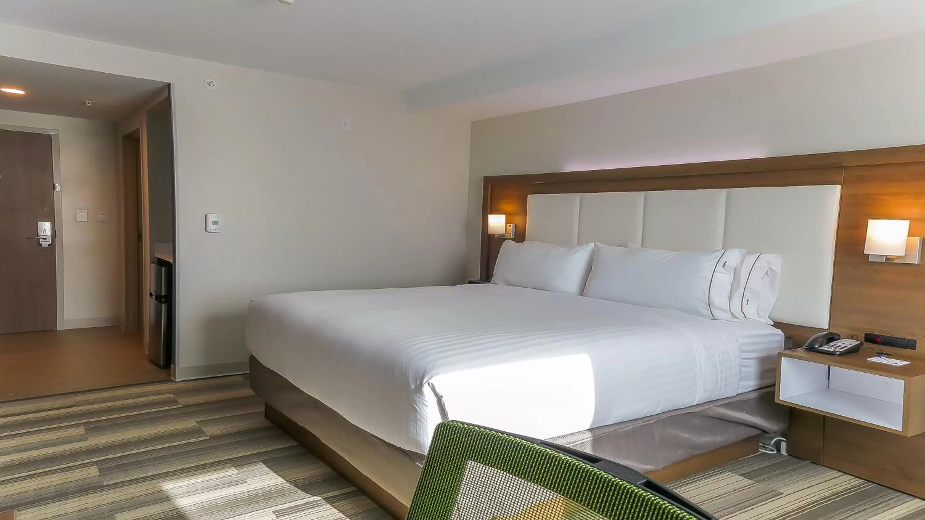 Photo of the whole room, Bed in Holiday Inn Express & Suites Miami Airport East by IHG