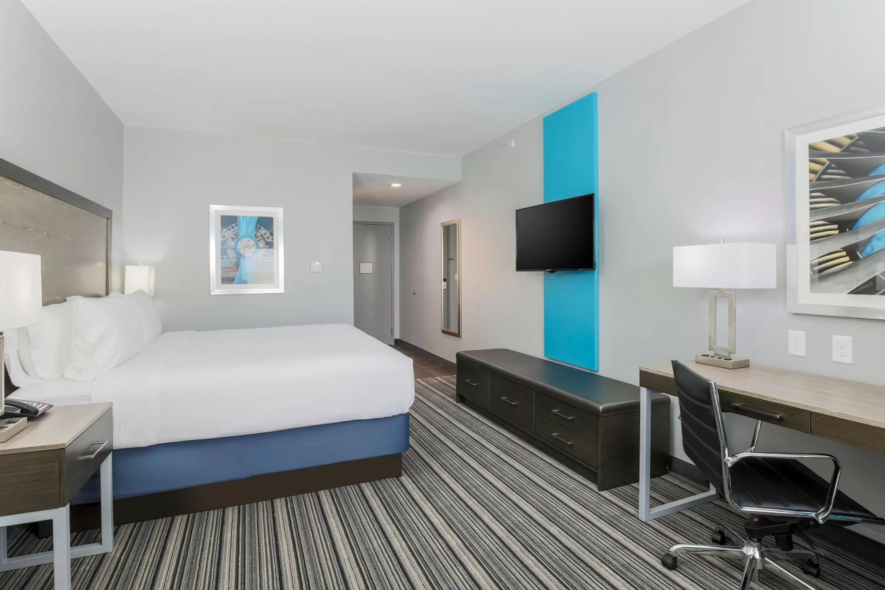 Photo of the whole room, Bed in Holiday Inn Express & Suites Houston - Hobby Airport Area by IHG