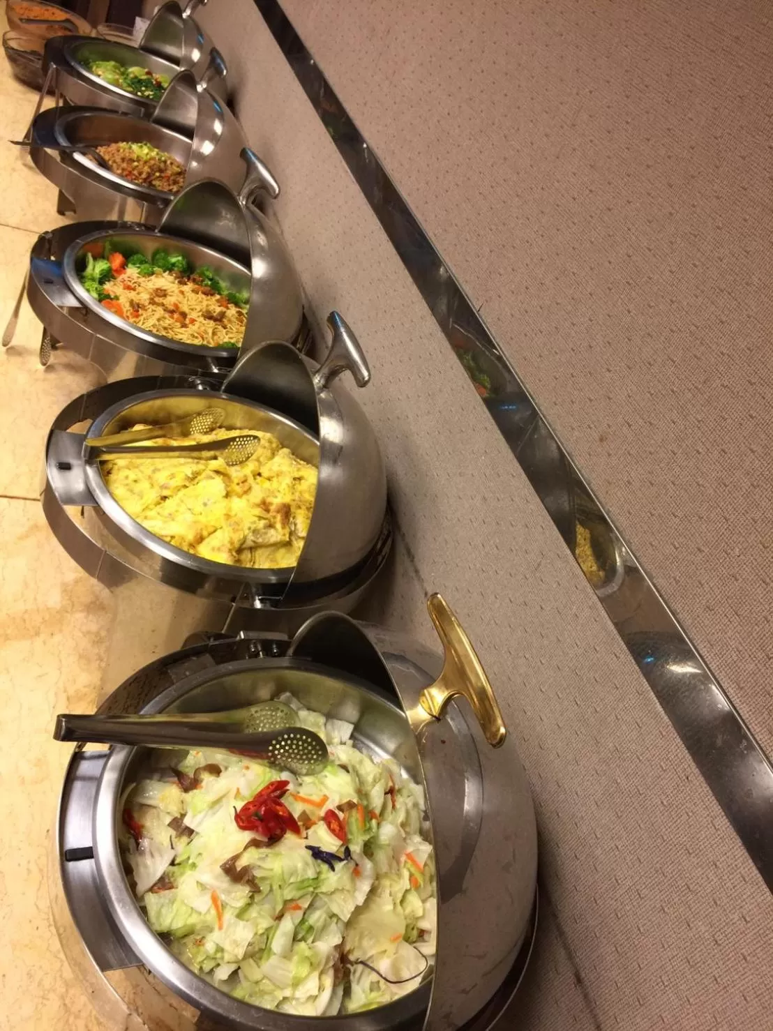 Restaurant/places to eat in Unique Hotel