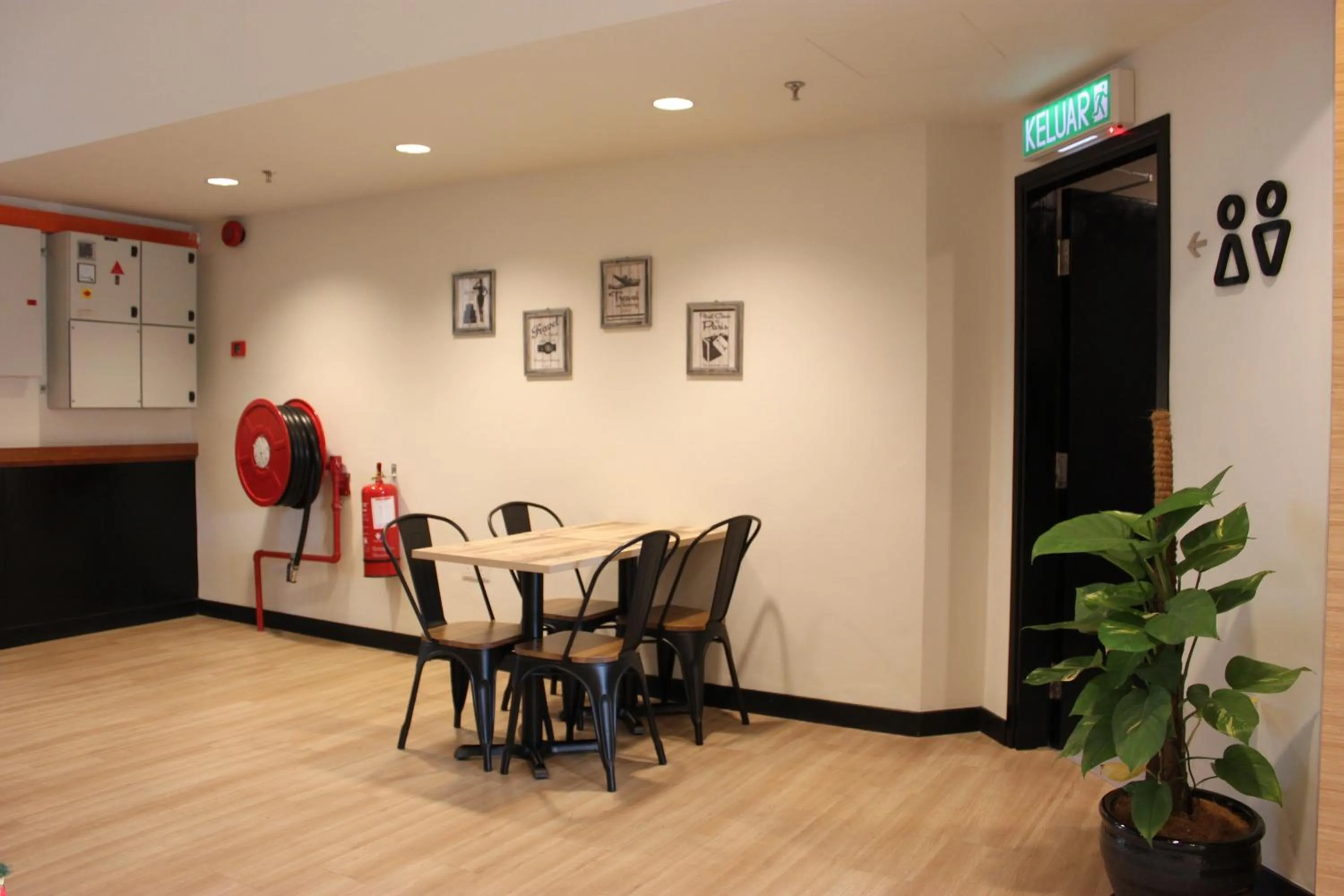 Communal lounge/ TV room in BIG M Hotel