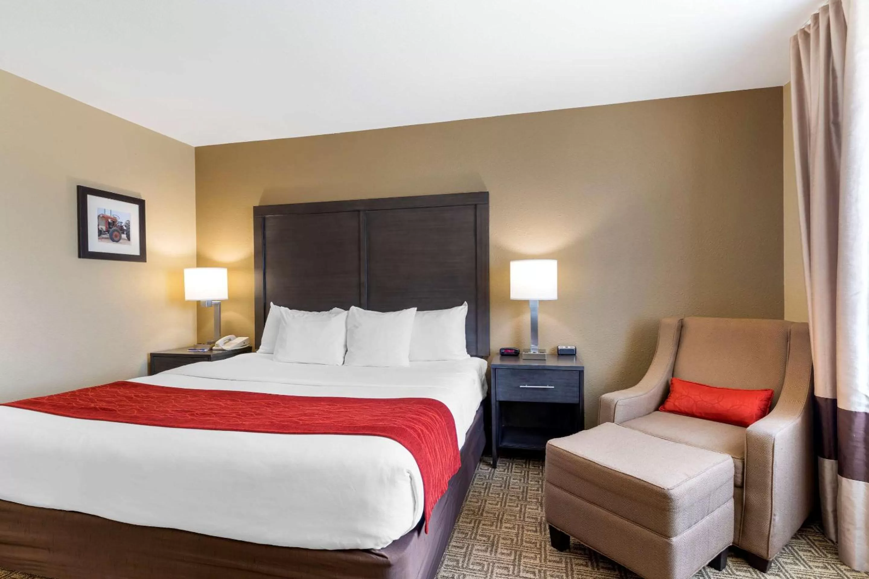 Photo of the whole room, Bed in Comfort Inn & Suites Ponca City near Marland Mansion