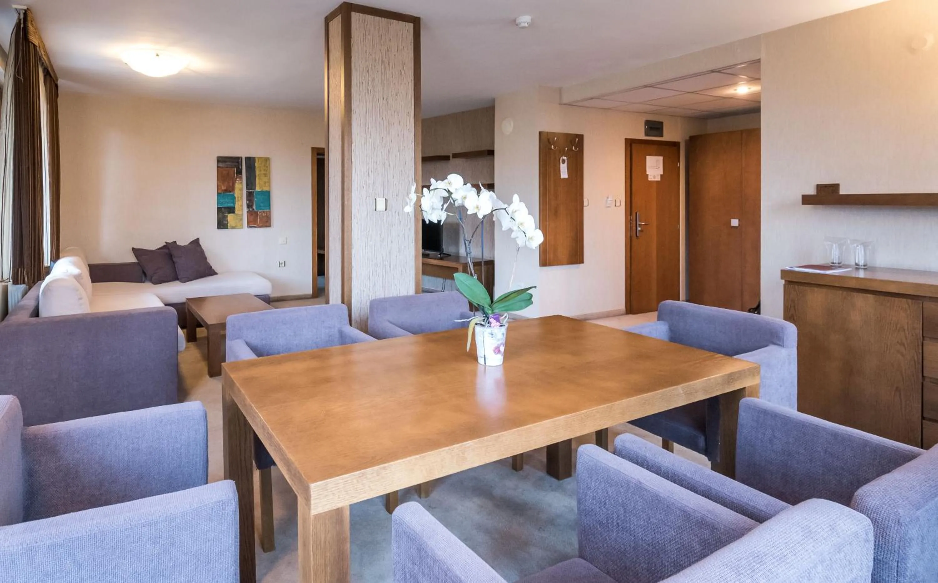 Living room in Evelina Palace Hotel