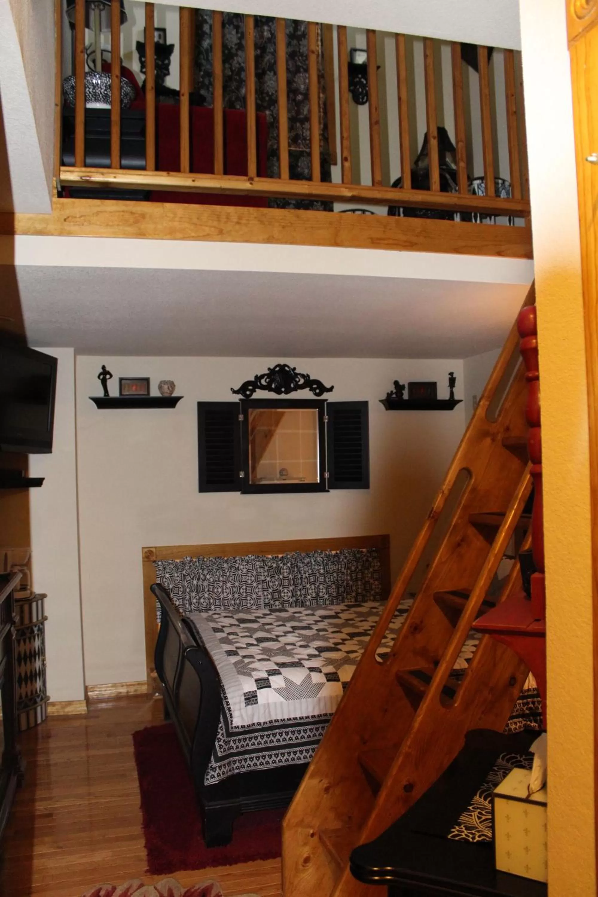 Bedroom in All Seasons Inn