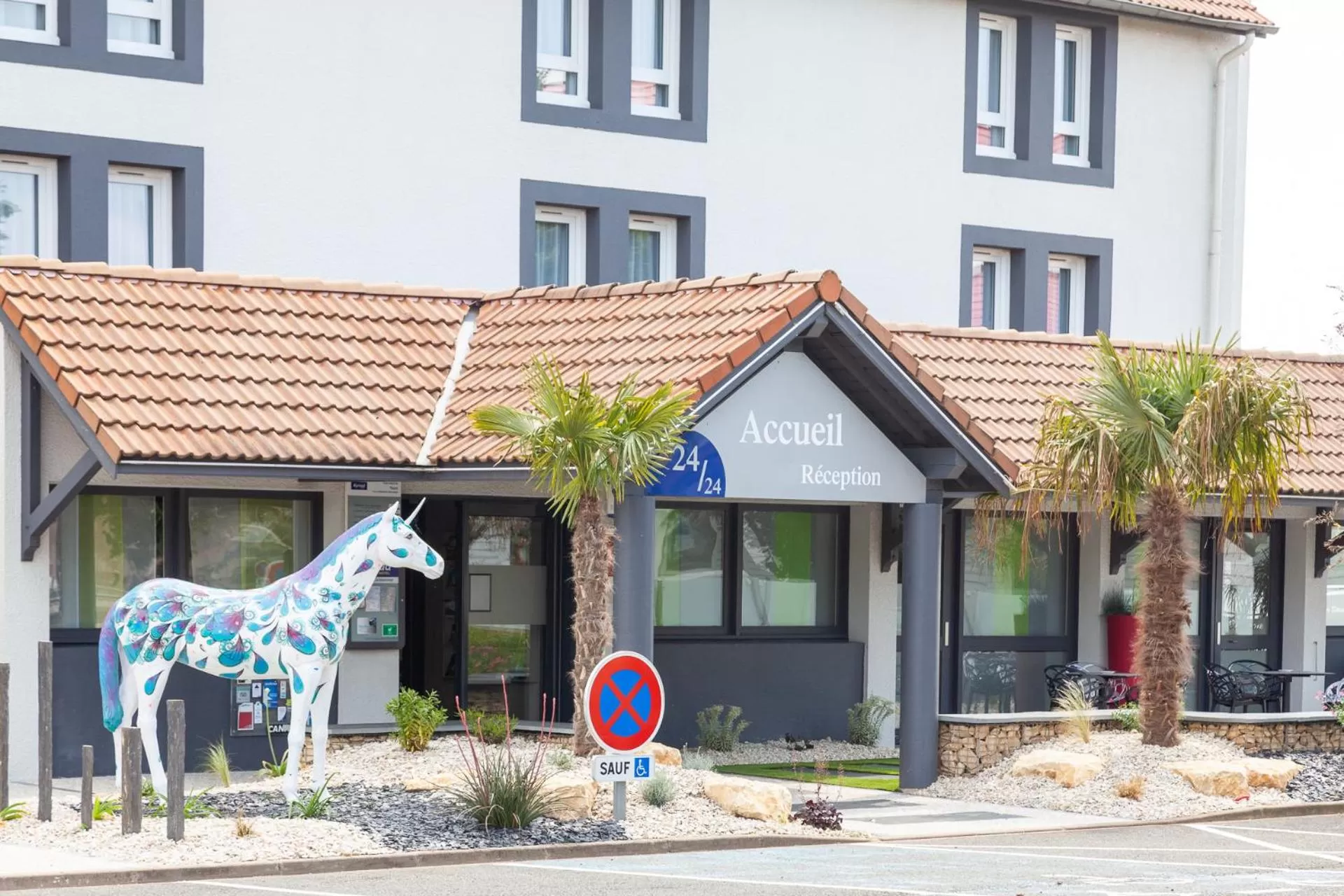 Patio in Kyriad Niort-Espace MendesFrance