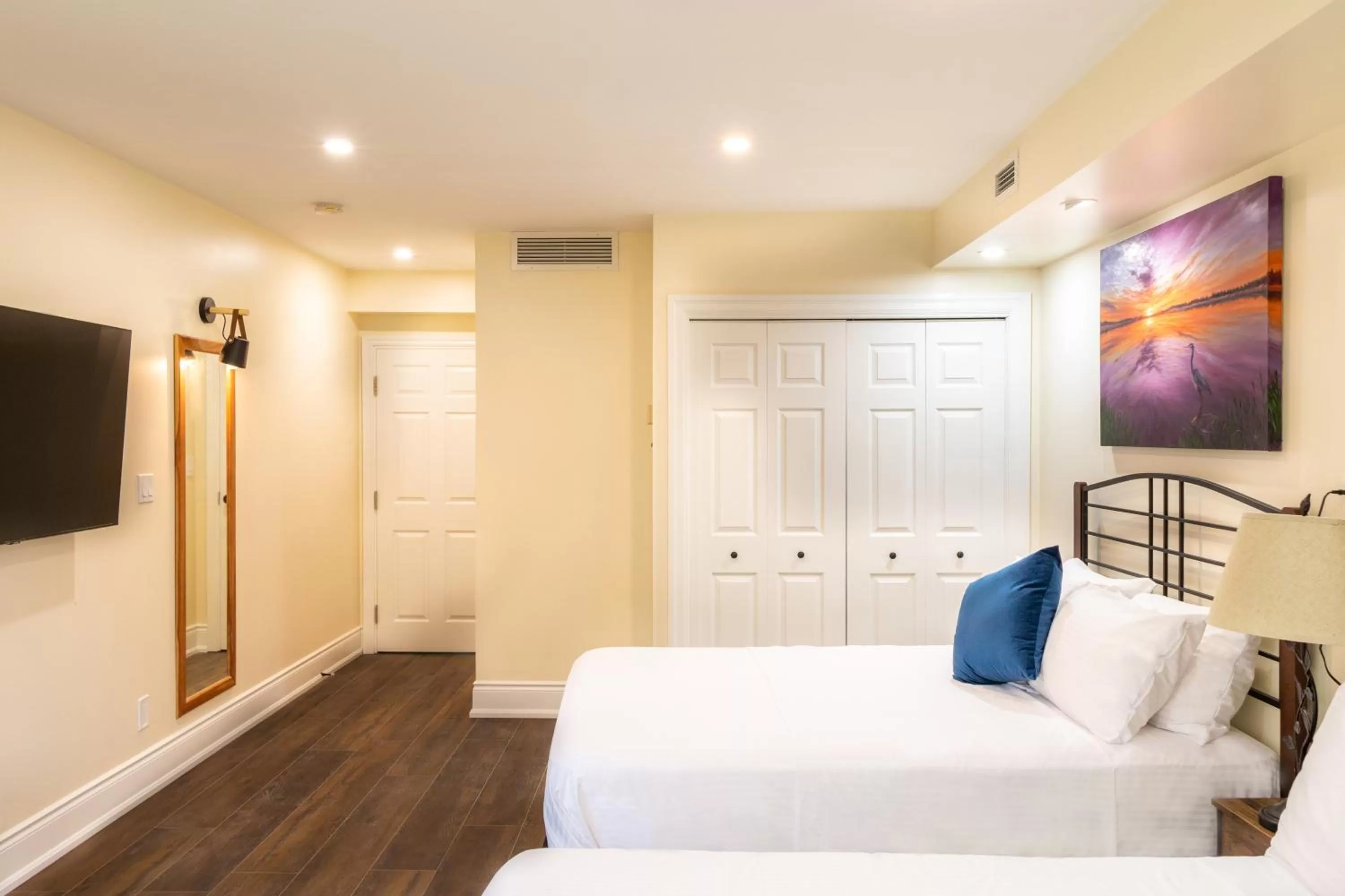 Bedroom, Bed in Fairy Bay Lakehouse