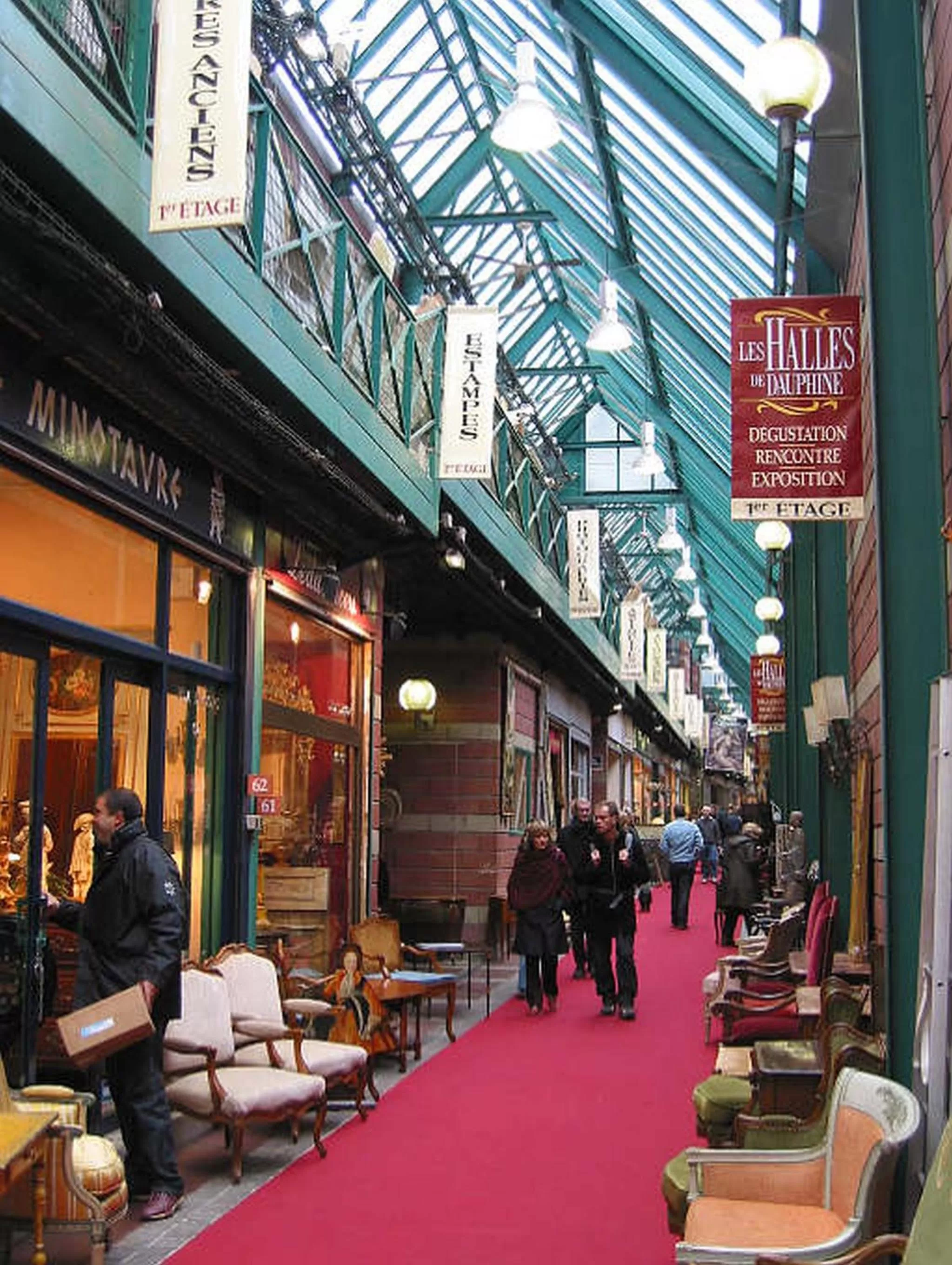 Entertainment in ibis budget Paris Porte De Montmartre
