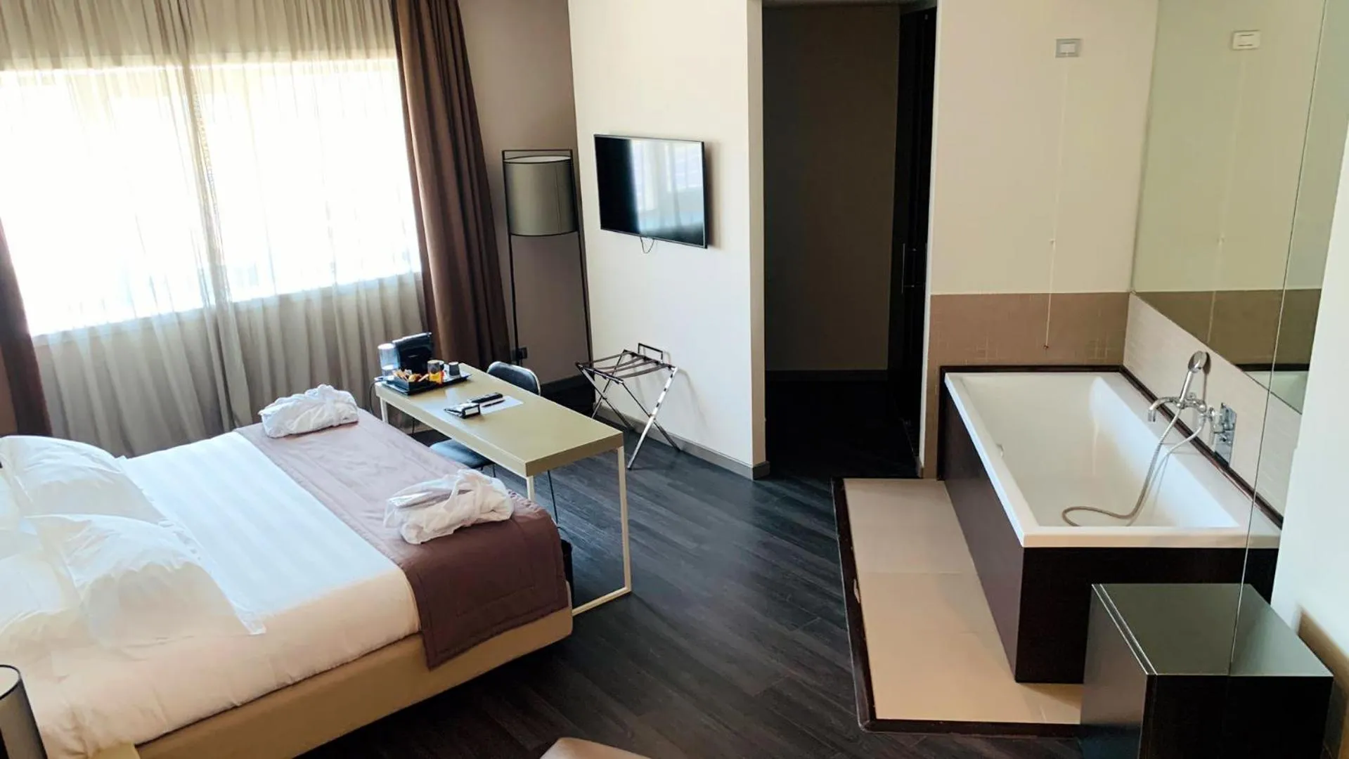 Bed in G Hotel Ancona