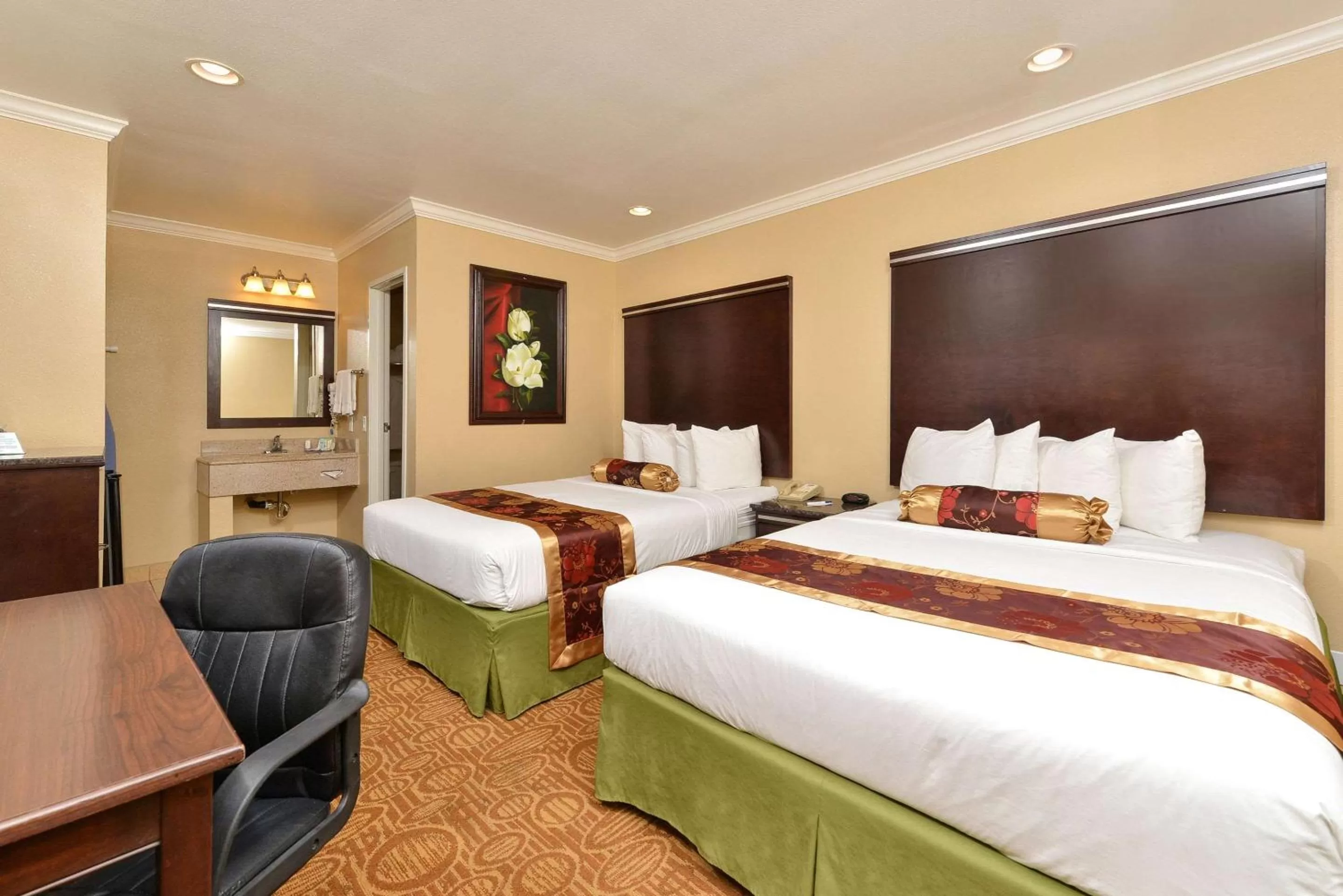 Photo of the whole room, Bed in Rodeway Inn San Diego Near SDSU