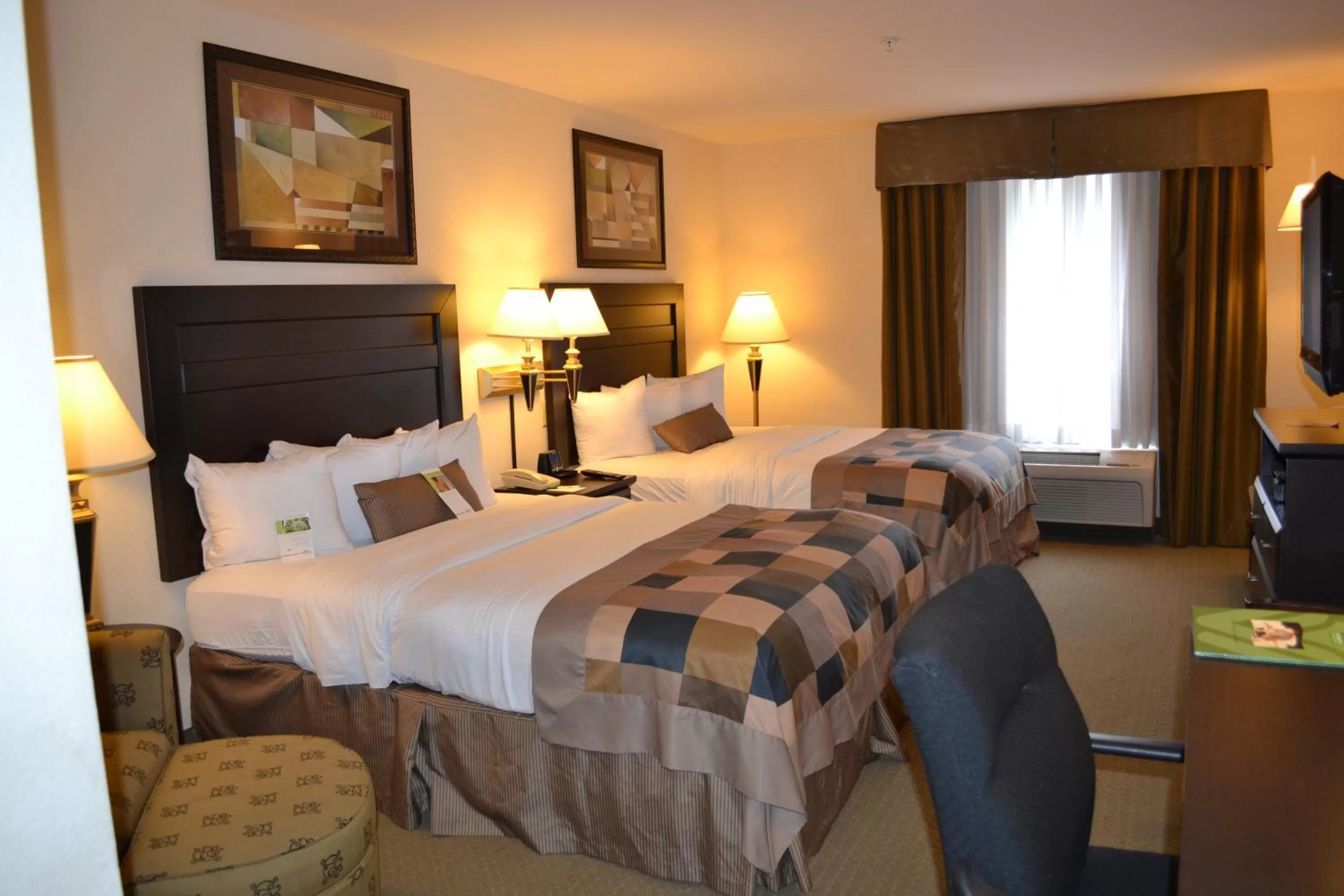 Bed in Wingate by Wyndham LaGrange