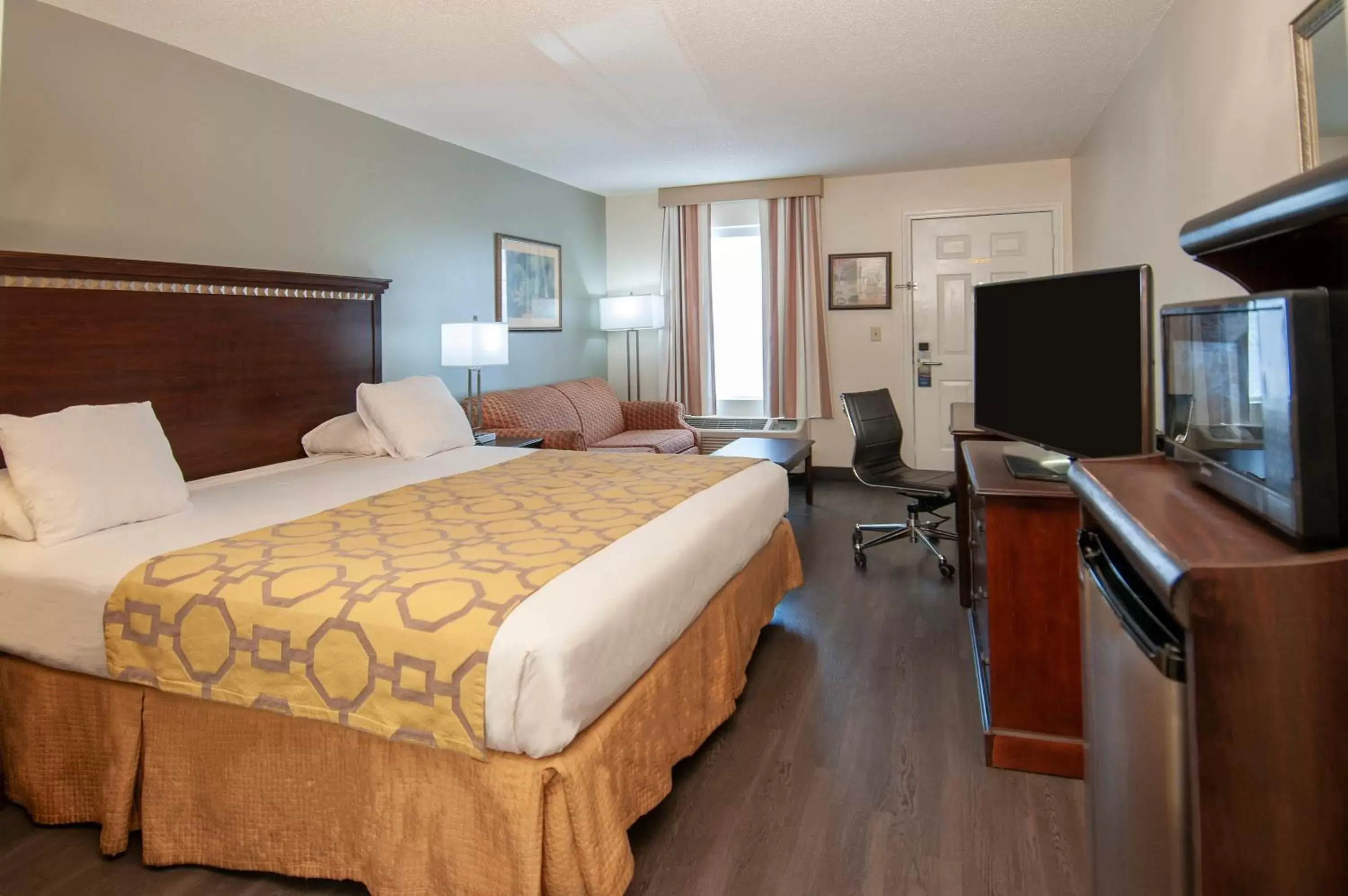 King Room - Mobility Access/Non-Smoking in Baymont by Wyndham Tuscaloosa King Room - Mobility Access/Non-Smoking in Baymont by Wyndham Tuscaloosa