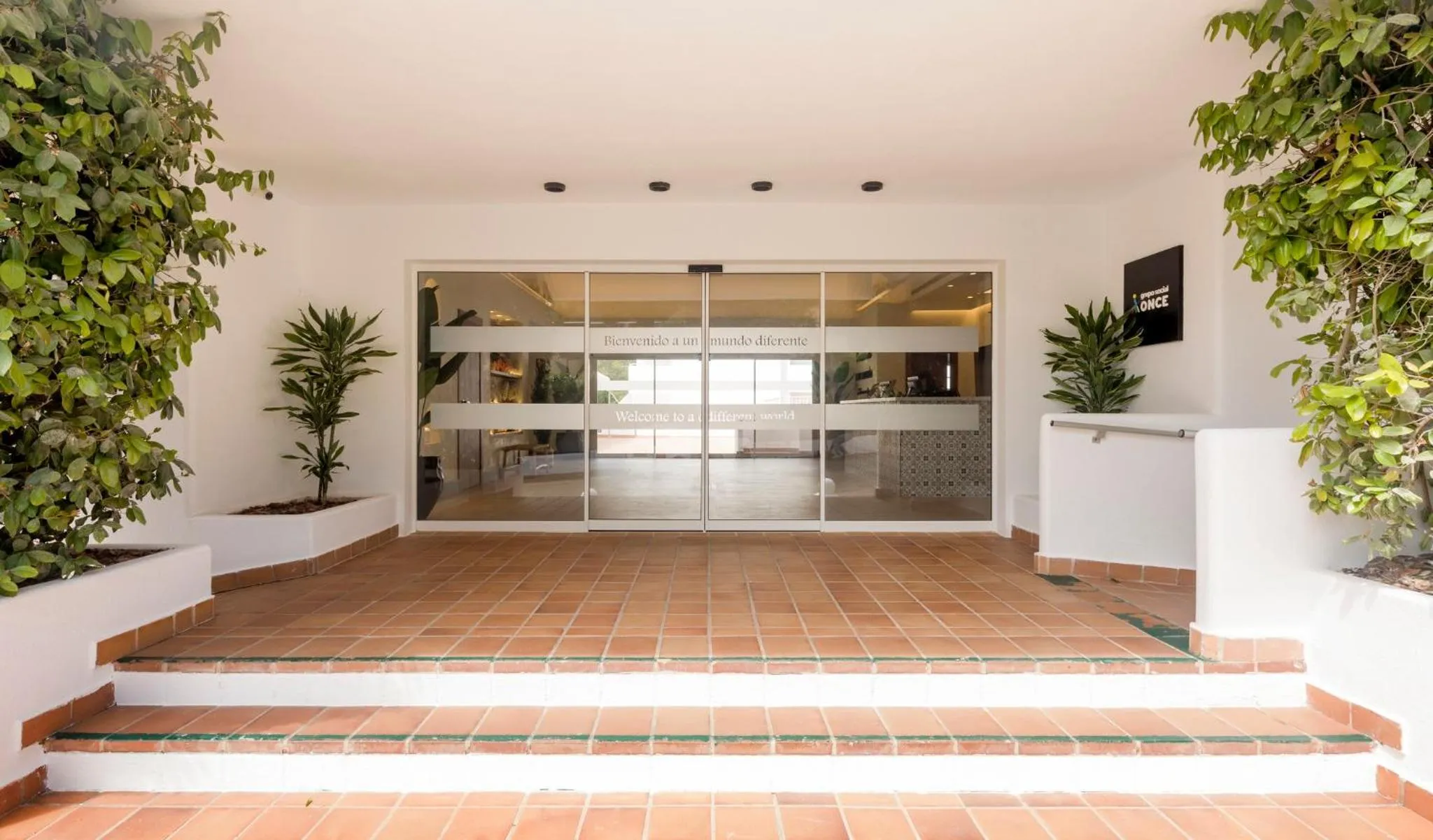 Facade/entrance in Ilunion Menorca