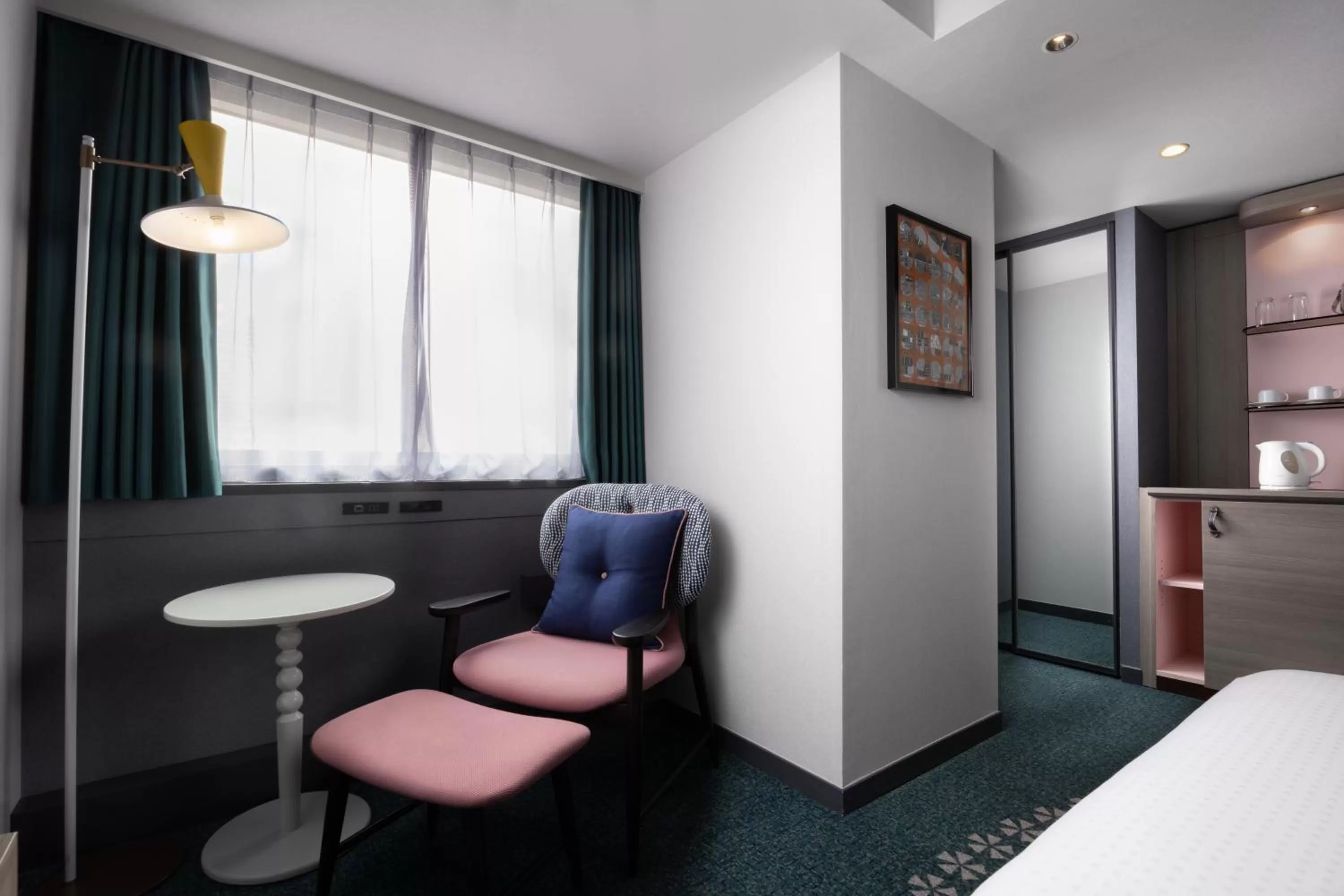 Bed, Seating Area in Mercure Tokyo Ginza