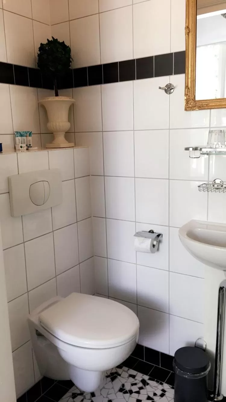 Toilet in De Tuinkamer-----Privé diner op de kamer mogelijk!!!