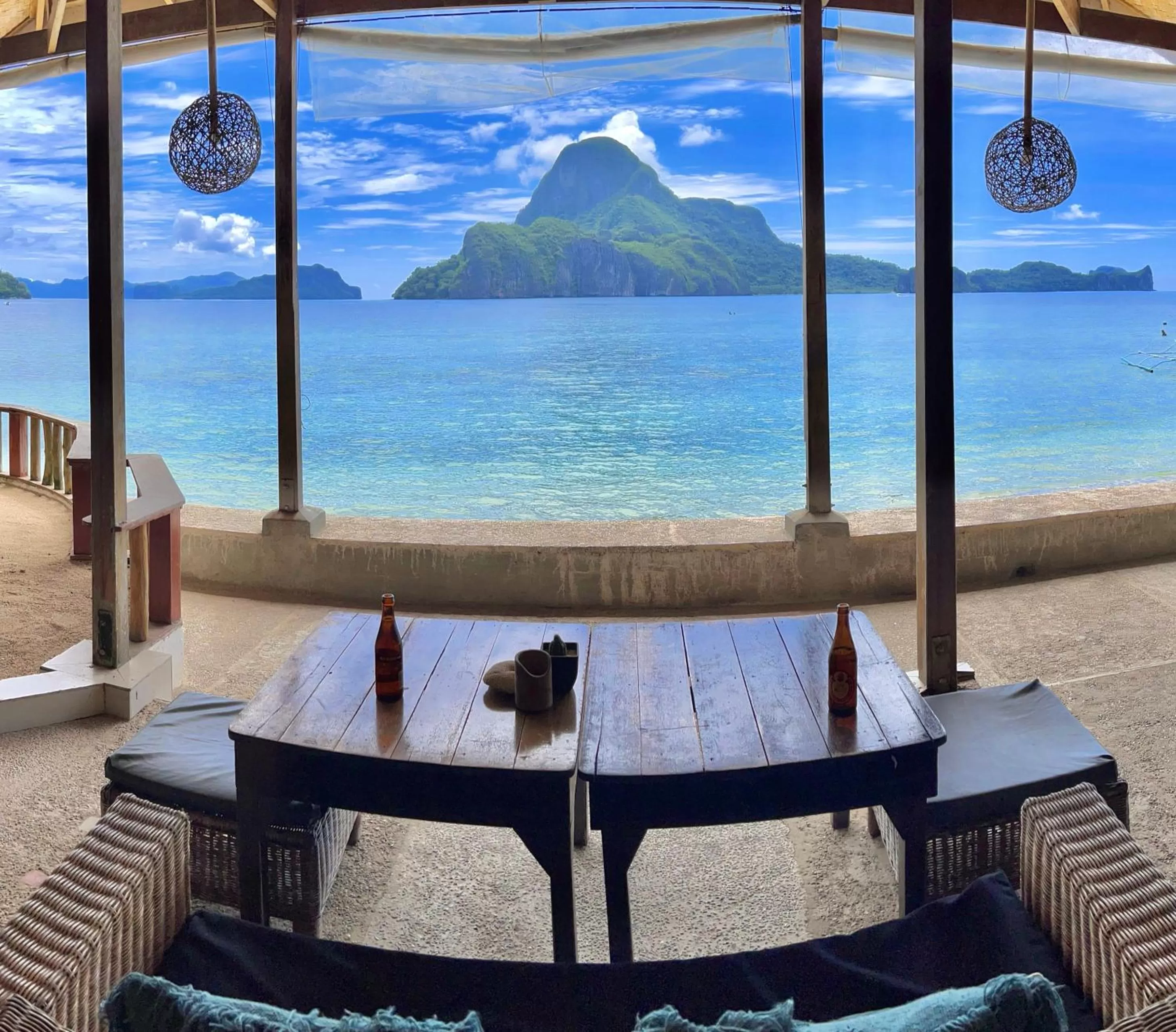 Restaurant/places to eat in Golden Monkey Beach Hotel