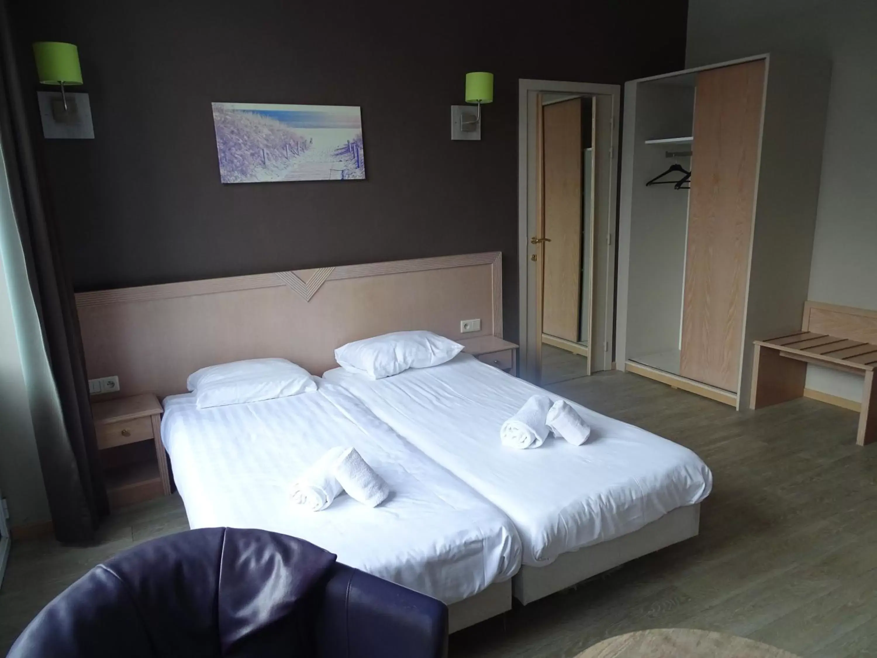 Triple Room with Private Bathroom in Value Stay Blankenberge Triple Room with Private Bathroom in Value Stay Blankenberge