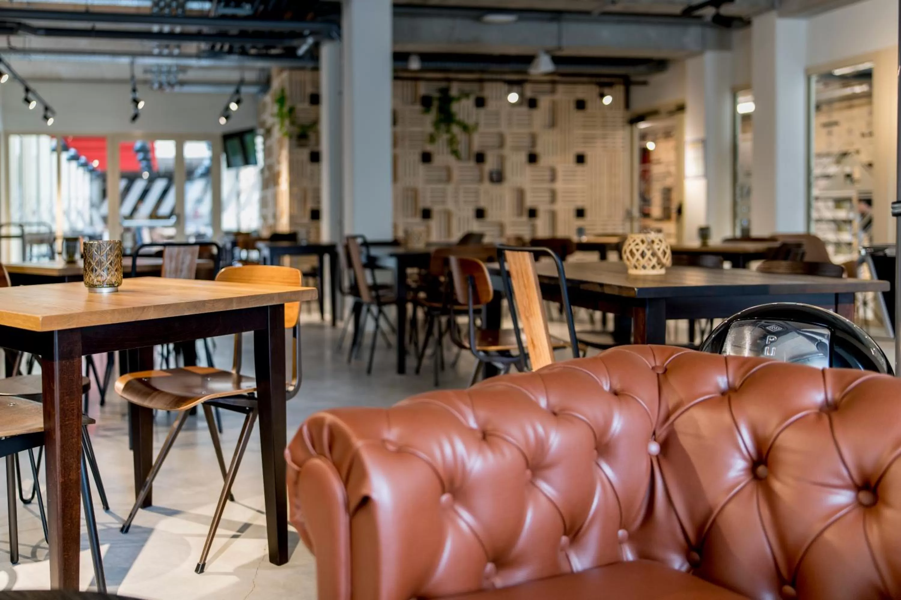 Lobby or reception in MEININGER Hotel Bordeaux Gare Saint-Jean