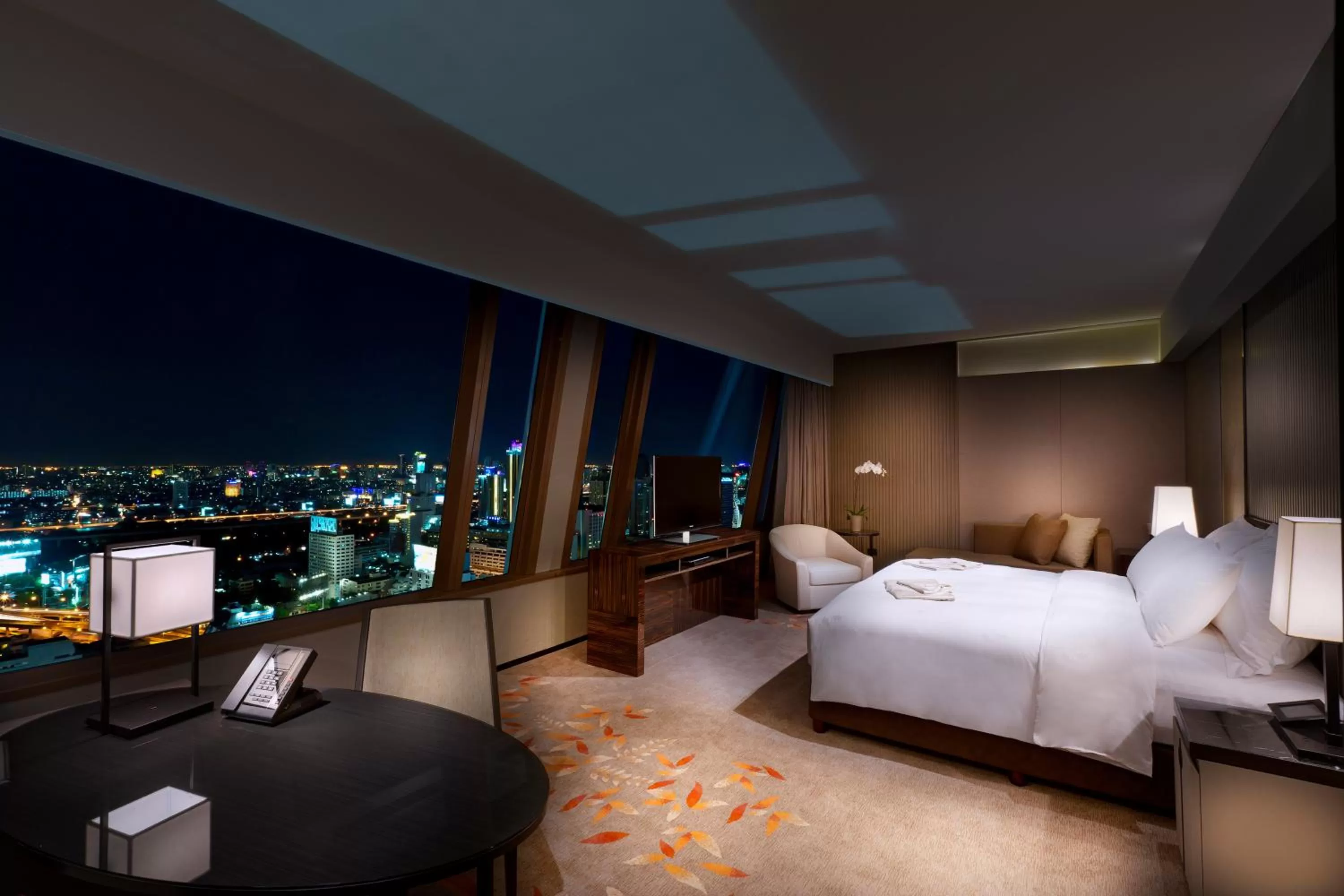 Night, Bed in The Okura Prestige Bangkok