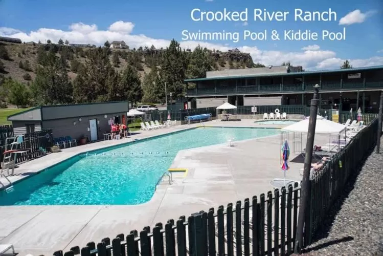 Swimming pool in Crooked River Ranch Cabins