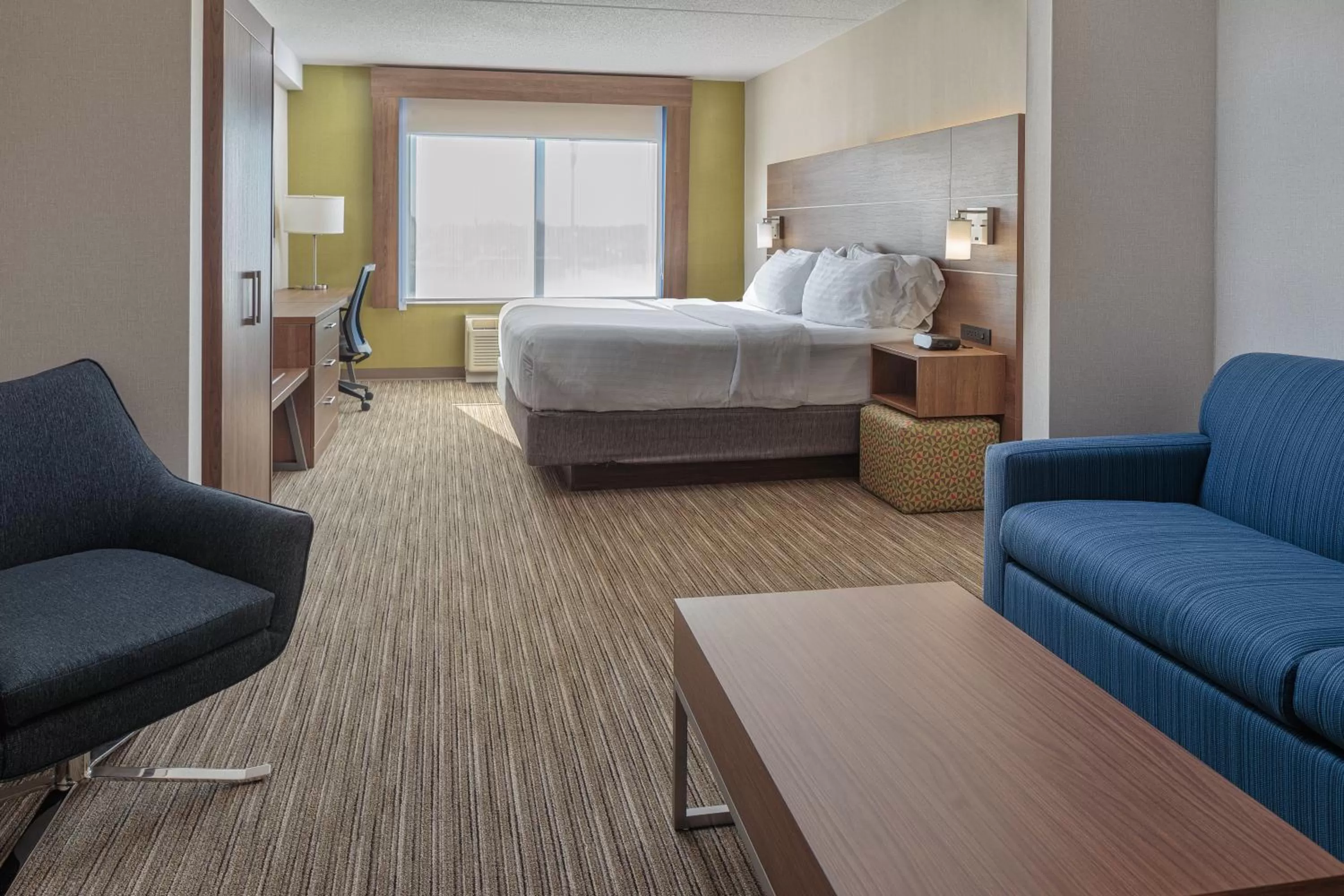 Photo of the whole room, Bed in Holiday Inn Express & Suites - Belleville by IHG