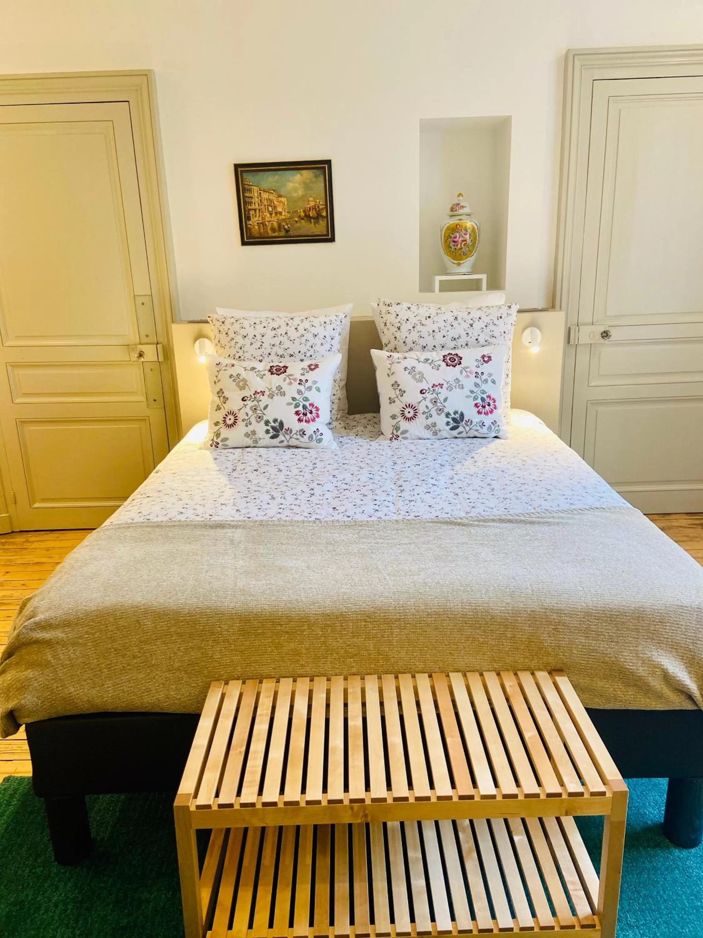 Deluxe Double Room with Bath in Clos Ceres