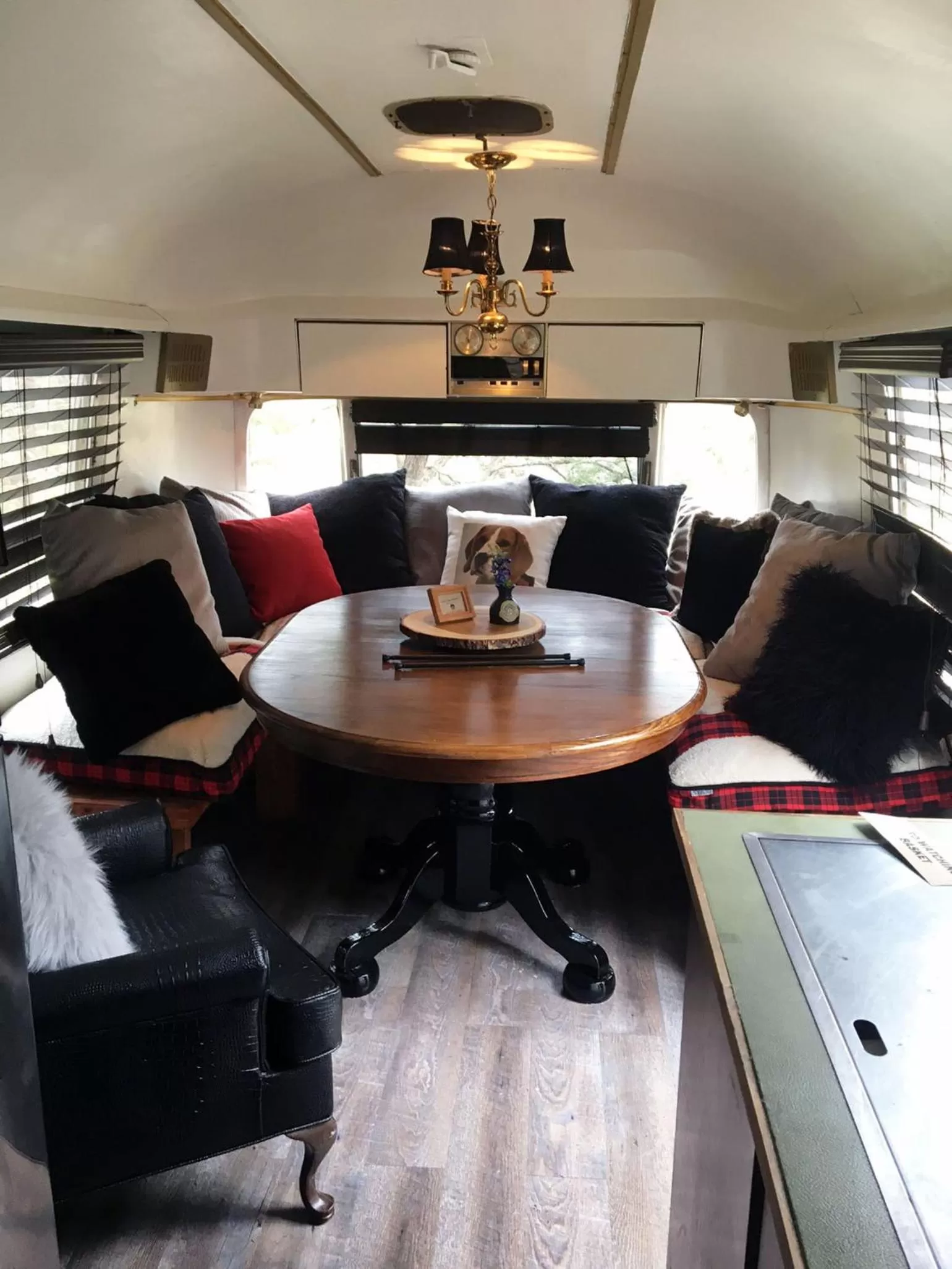 Living room in Country Woods Inn