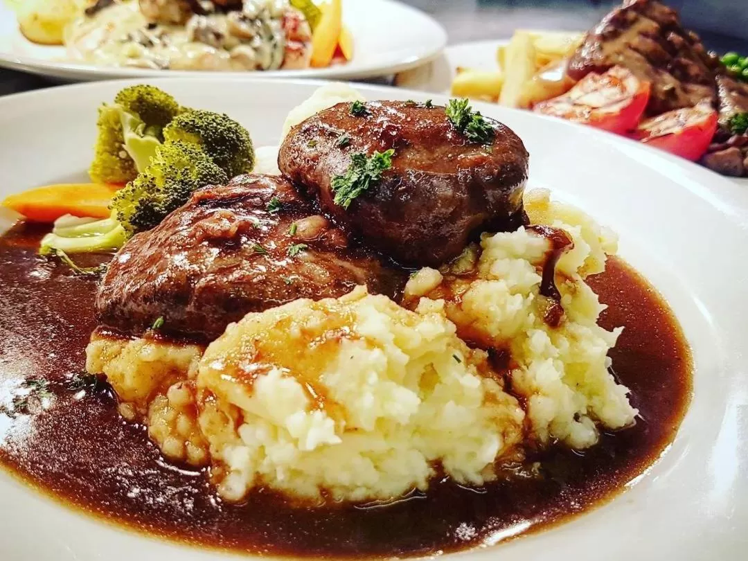Dining area in The Dog & Crook
