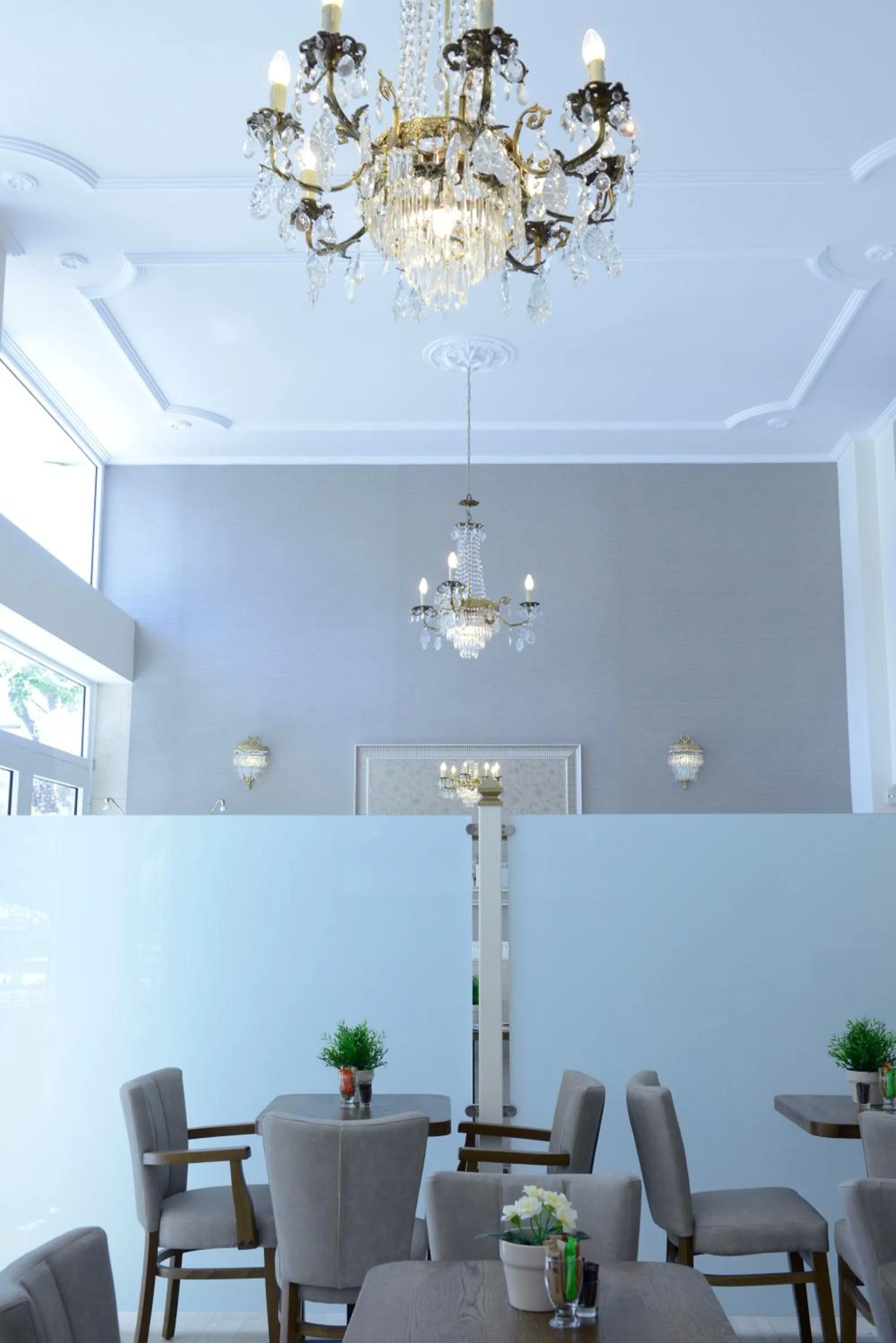 Restaurant/places to eat in Phidias Hotel